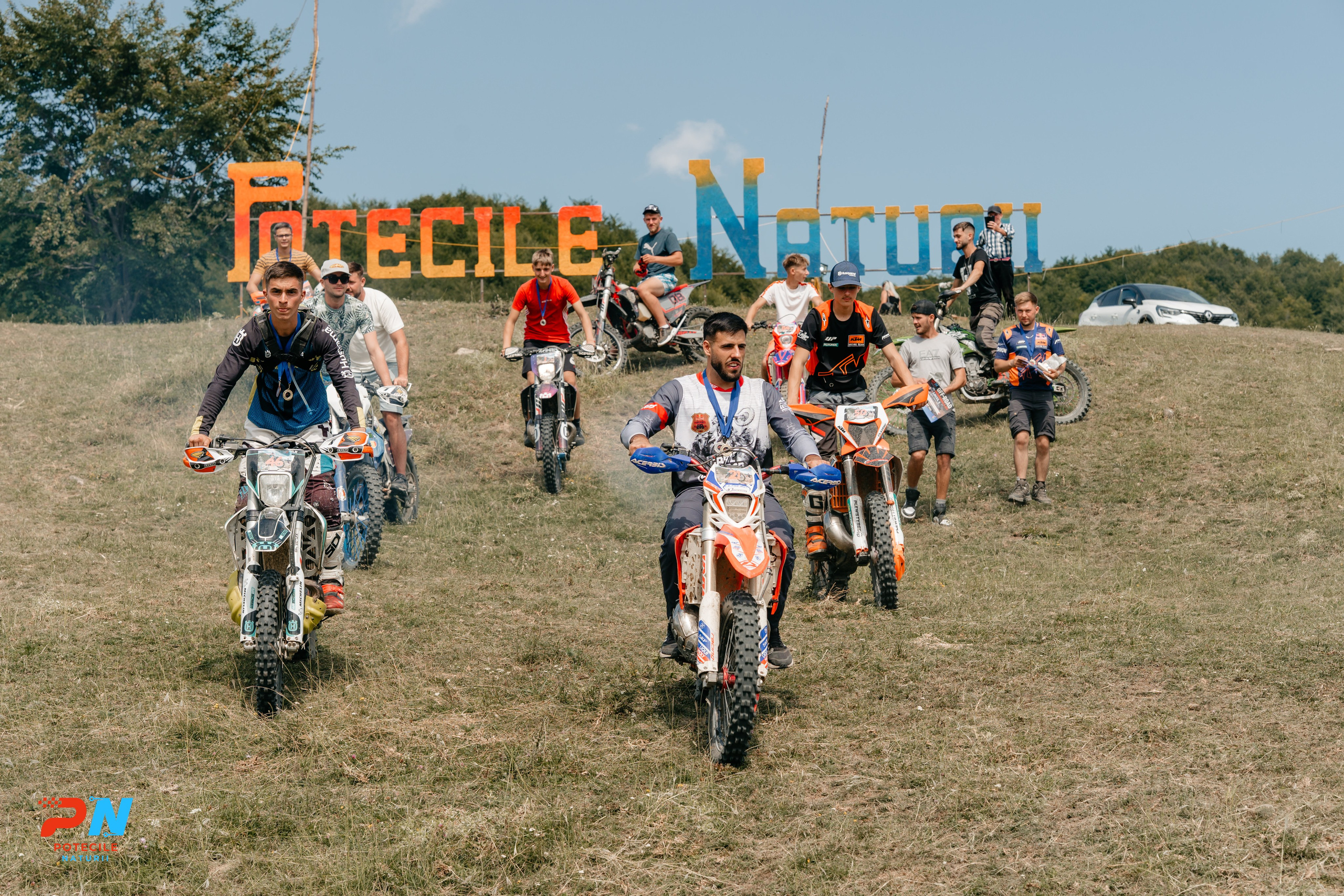 Potecile Naturii 2025. Raw Studio. Fotograful tau de nunta!