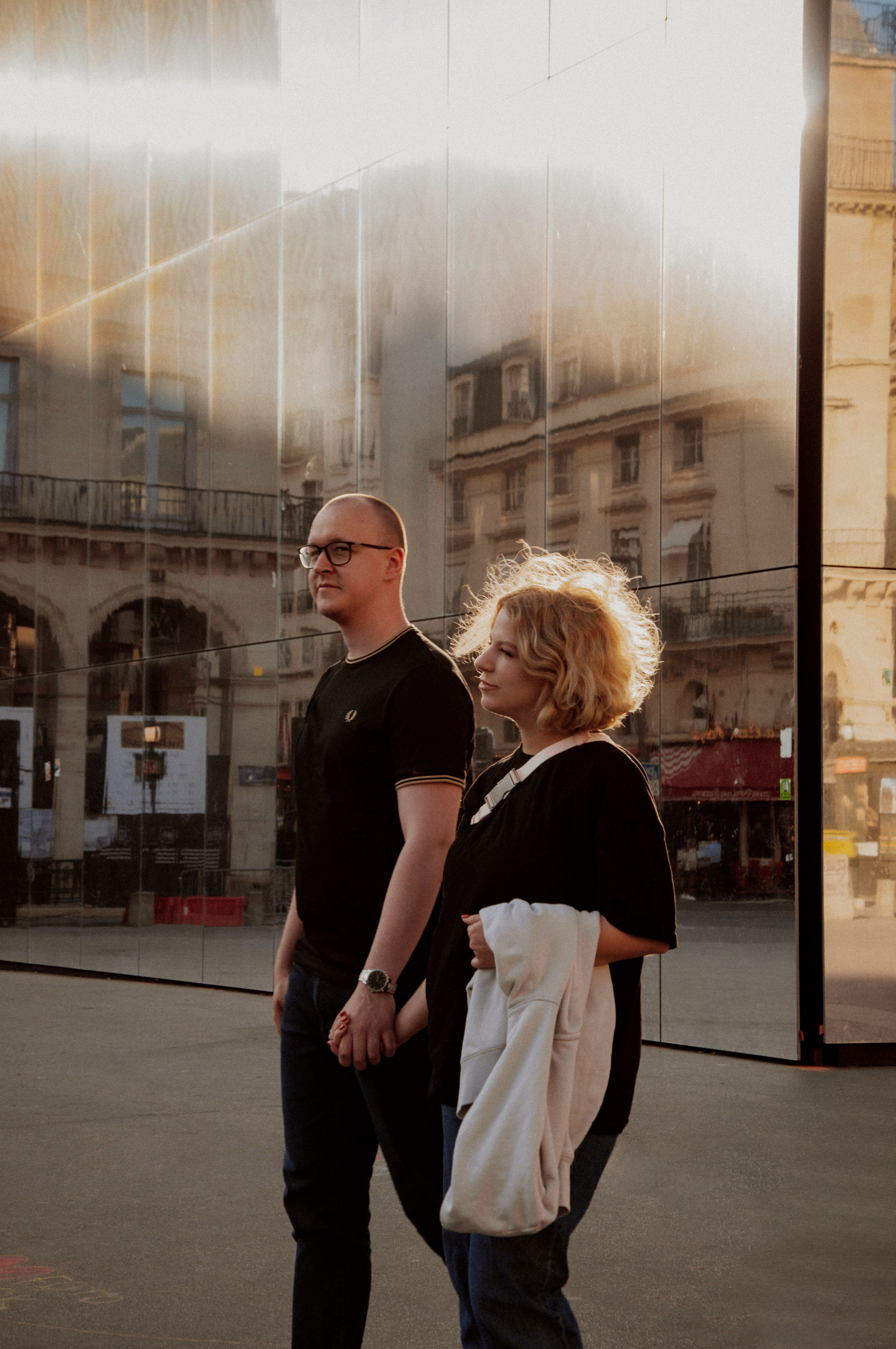 Couple photoshoot near the Louvre. Paris photographer — Polina Osipova