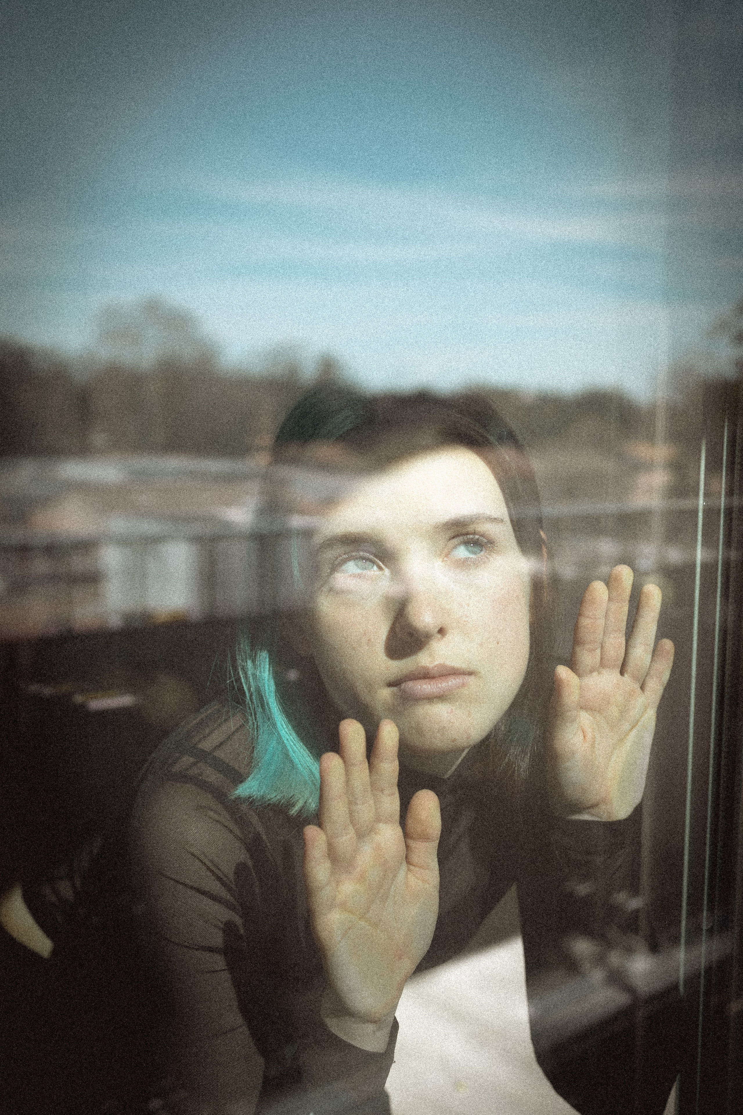 Portrait de femme charismatique. Histoires d’amour, séances photos de famille et de mariage en France