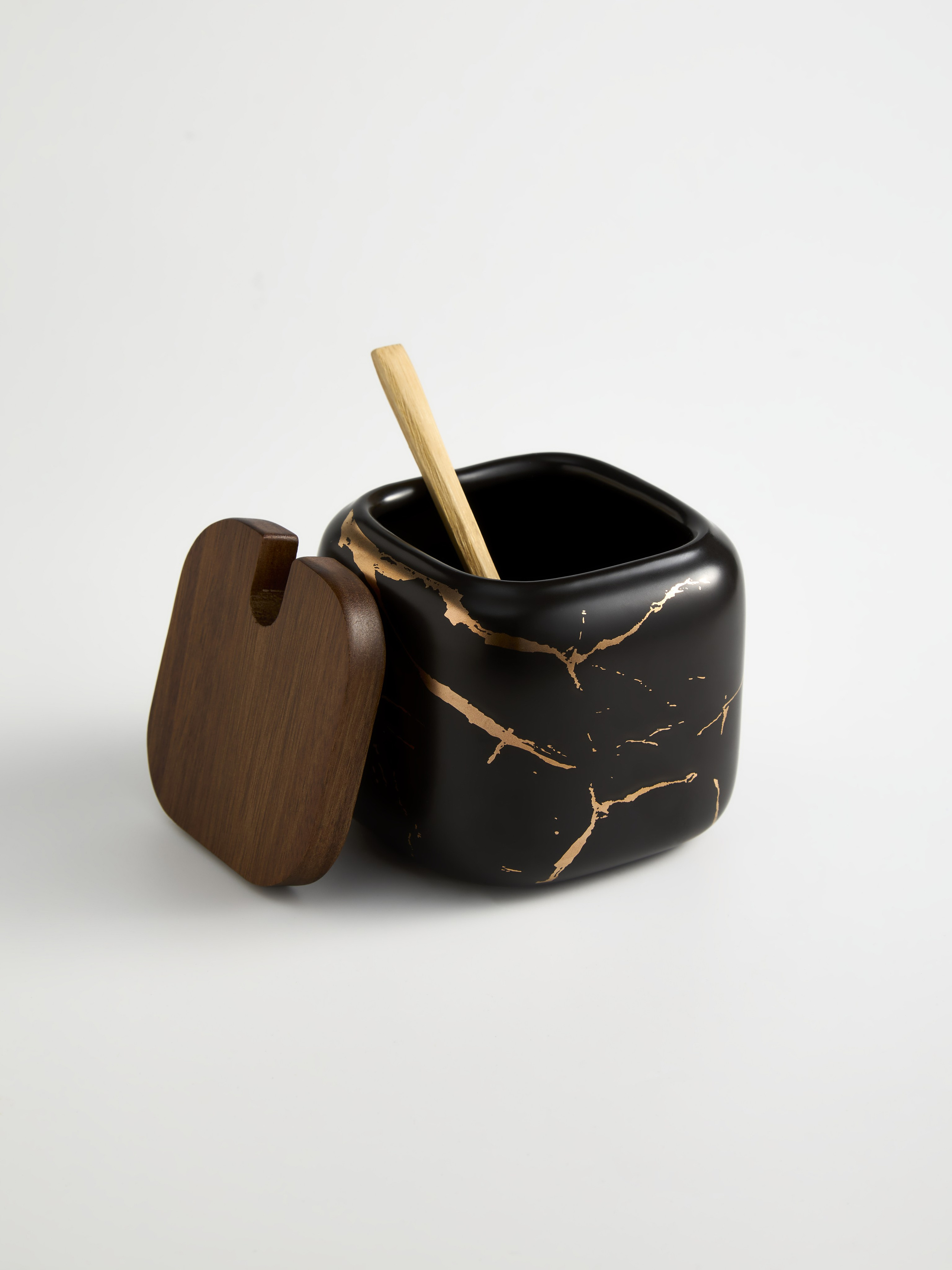 Кухня. Предметная фотосъемка в Алматы. Студия фото и видео съемки товаров