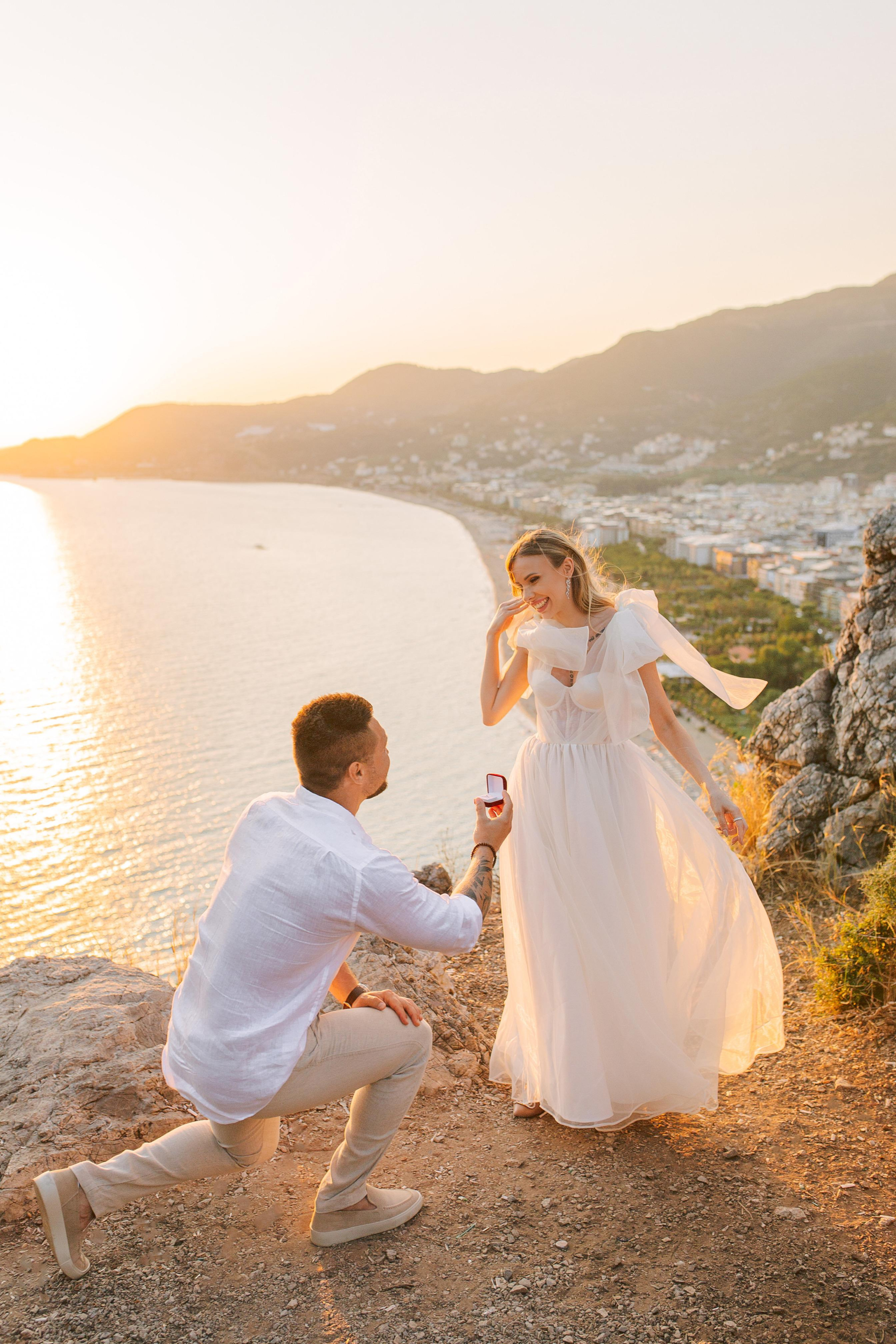 Свадебная фотосессия на краю обрыва.Фотосъемки в Алании, Алания, Аланья, Тюрклер, Окурджалар, Конаклы, Авсаллар, Махмутлар, Каргыджак. Фотограф в Алании в Турции, Аланья, Сиде, Белек, Анталия, Кемер, Конаклы, Окурджалар. Фотосъемки в Алании. Фотосессия в Алания.Алсу Девели