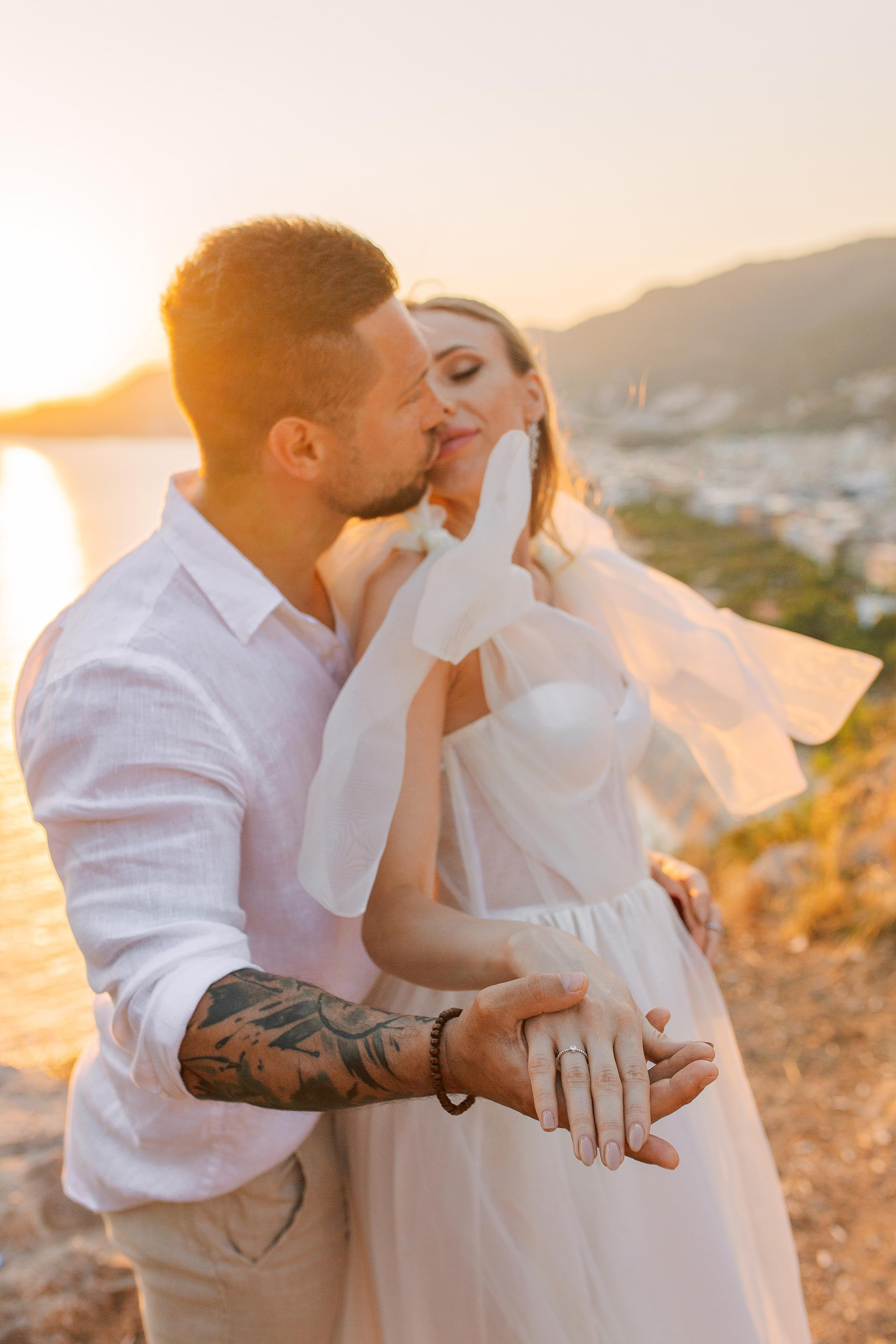 Свадебная фотосессия на краю обрыва.Фотосъемки в Алании, Алания, Аланья, Тюрклер, Окурджалар, Конаклы, Авсаллар, Махмутлар, Каргыджак. Фотограф в Алании в Турции, Аланья, Сиде, Белек, Анталия, Кемер, Конаклы, Окурджалар. Фотосъемки в Алании. Фотосессия в Алания.Алсу Девели