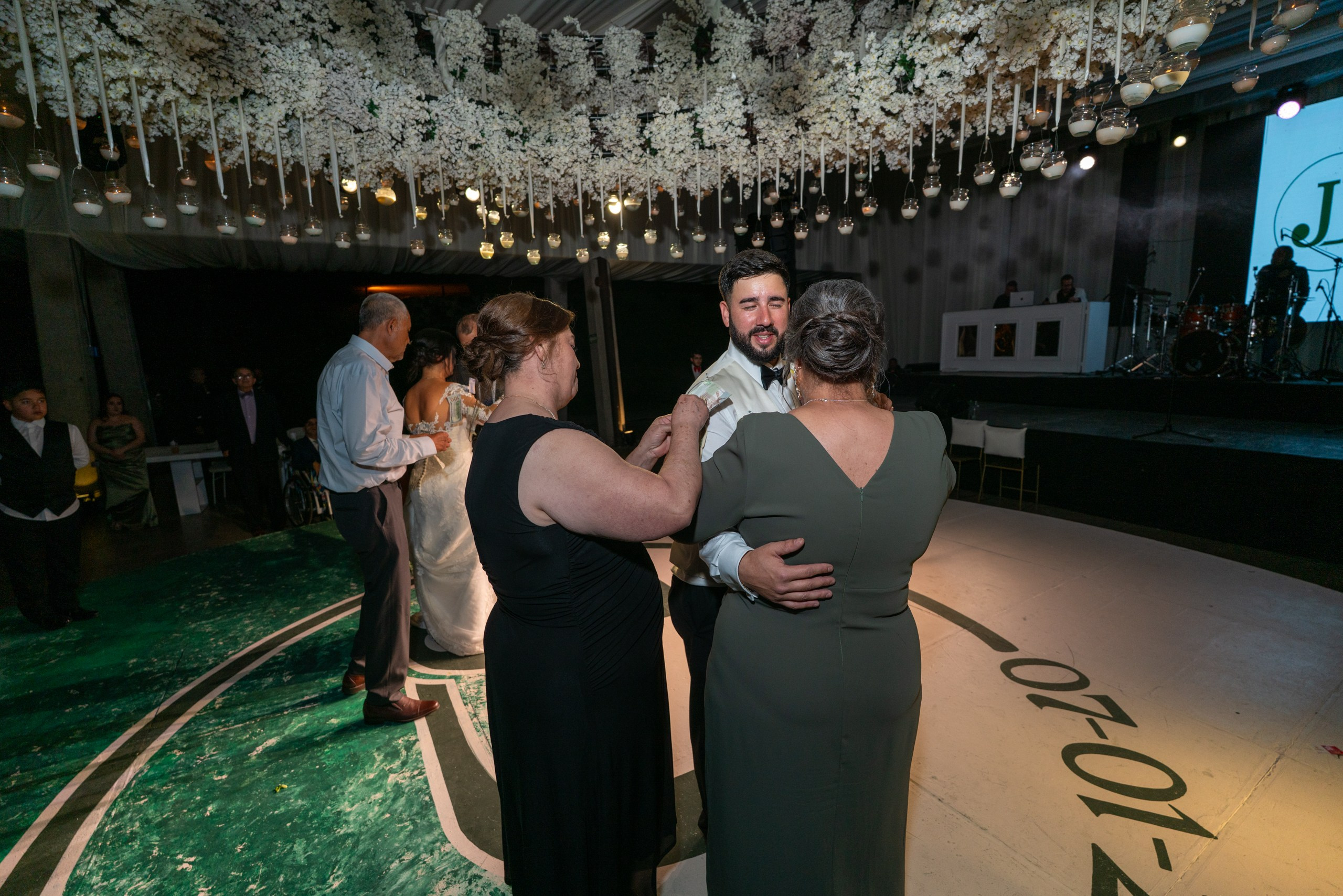 Daniel & Jannet. Elopement & Lifestyle Wedding Photographer