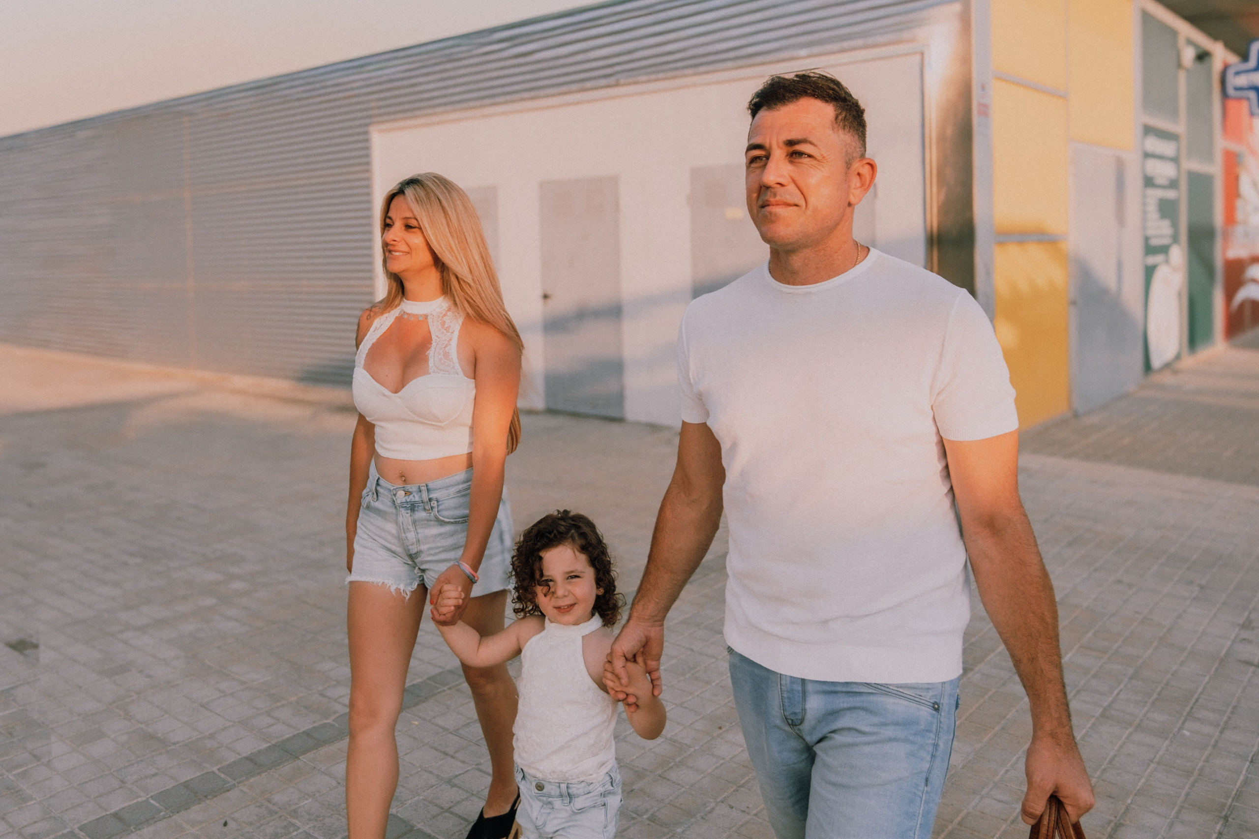 Sesión familiar en la playa. Fotografía profesional en Calafell - Elena Medvedeva