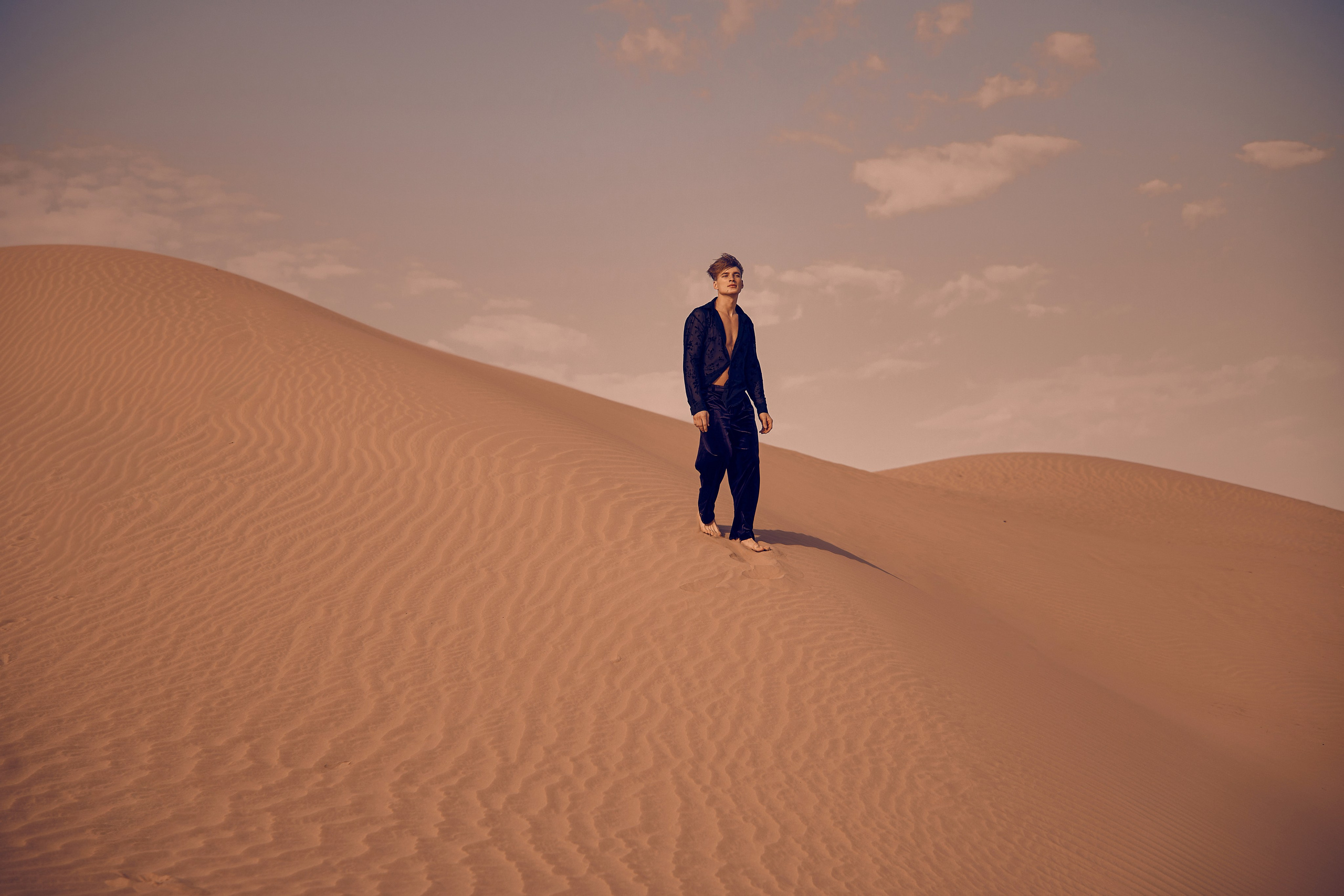 Desert. Female Photographer in Dubai