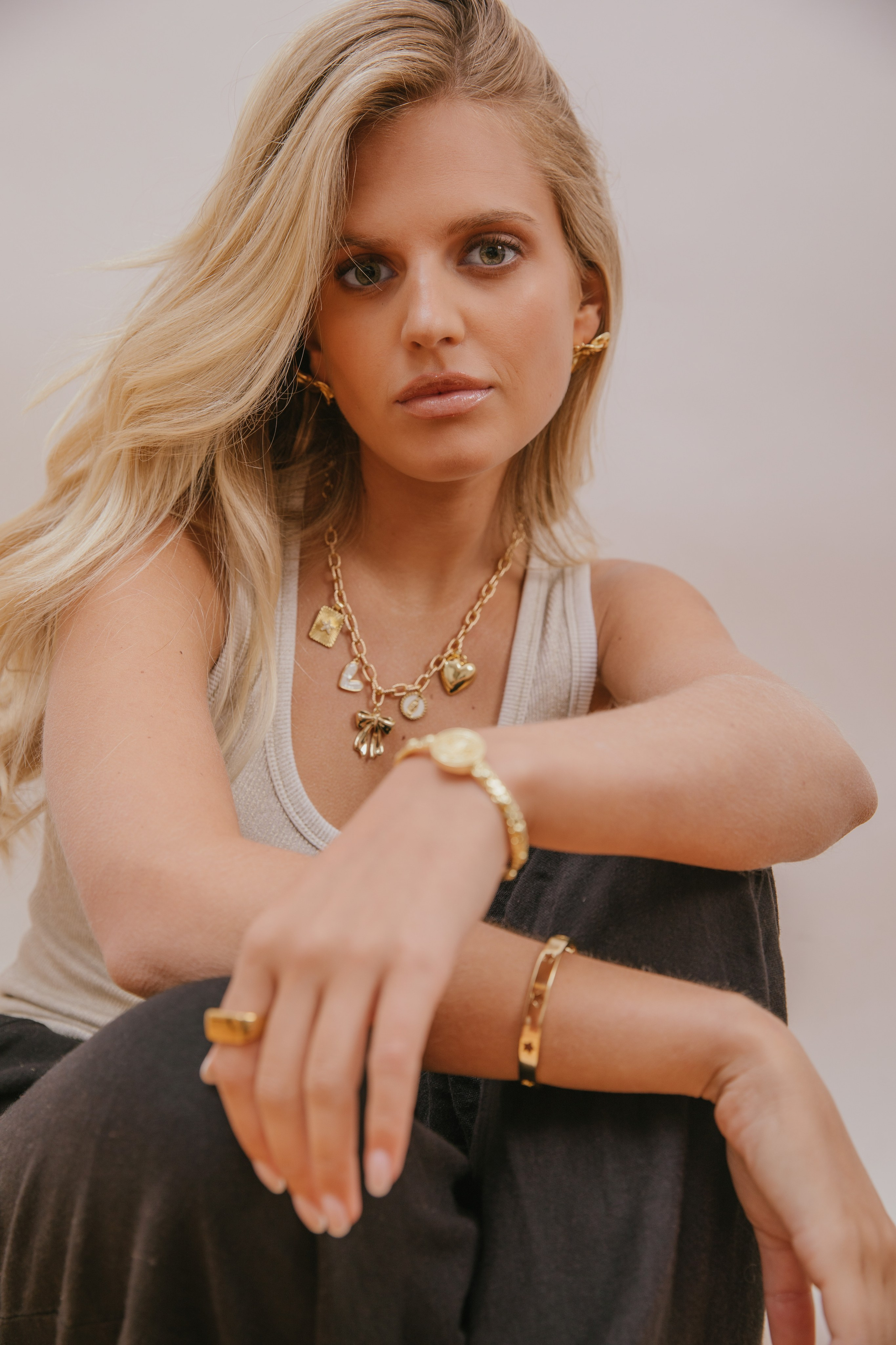 Joyas. Maria Kulakova — Fotógrafa en Santiago | Fotografía de producto, marcas y familias