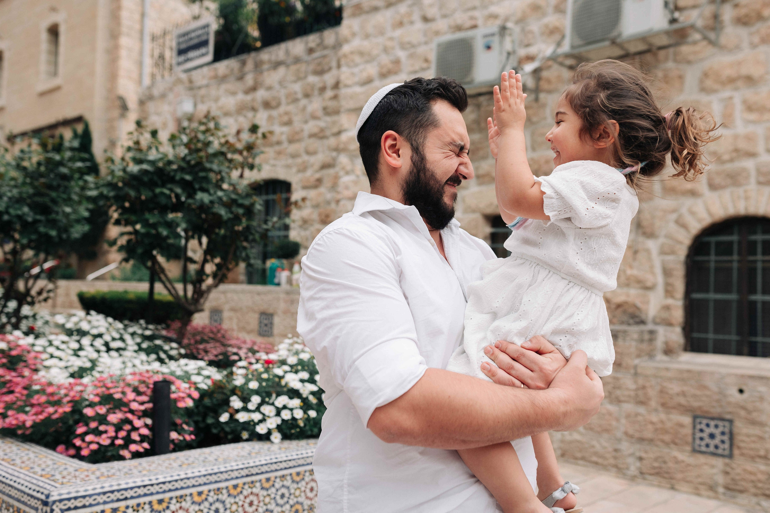 EXPECTING A BABY, JERUSALEM. PHOTOGRAPHER IN ISRAEL
