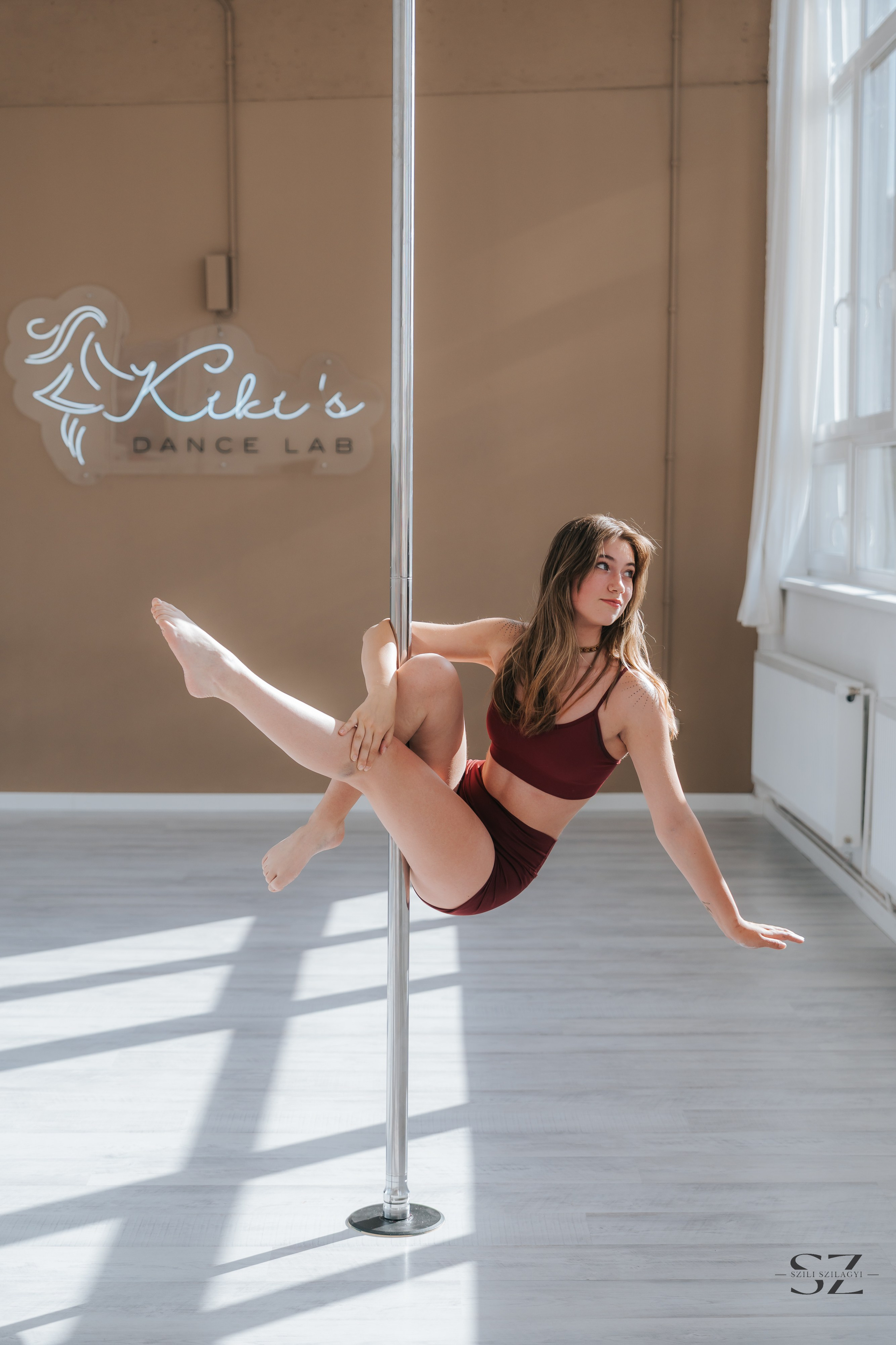 Kiki’s Dancelab Pole Session. Szili Szilagyi | Visual Storyteller