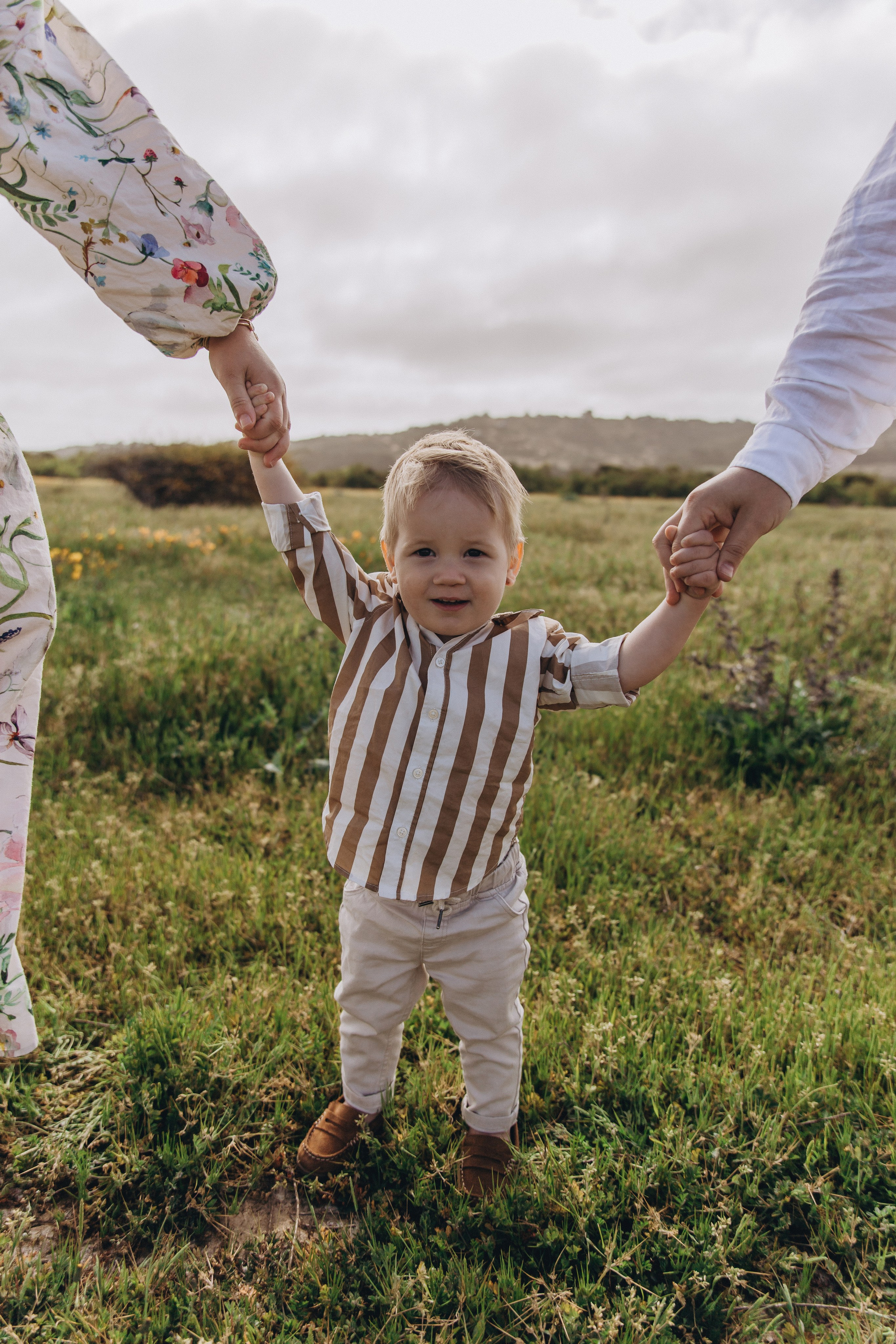 Sesión de fotos familiar en el campo — costa Chilena. Photographer in Santiago, Chile Anna Almazova