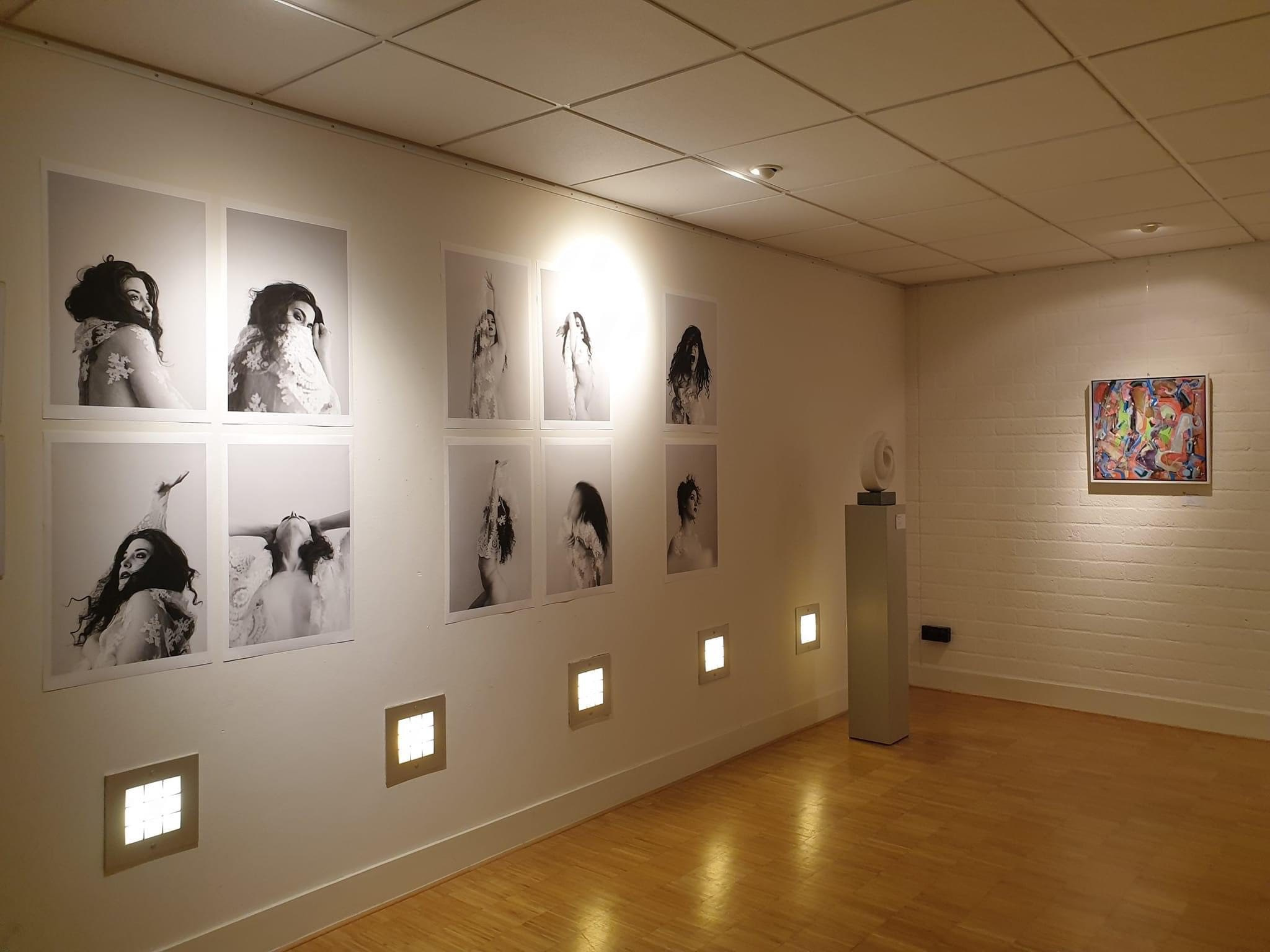 Exhibitions and publications of photographer Julie Nakzi. Éclat Photos. Exclusive portrait photography service