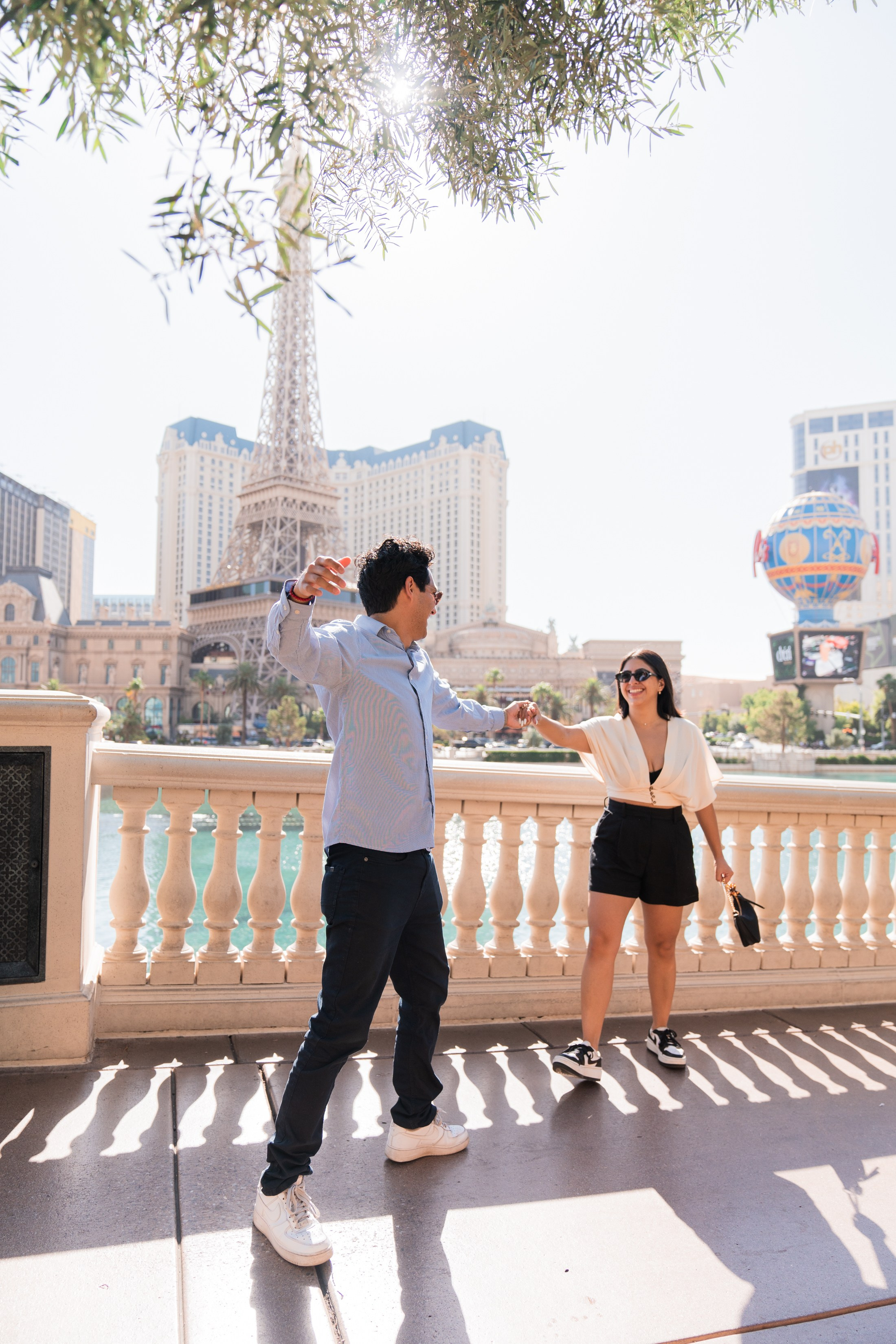Dani&Lu. Marriage proposal. Wedding & elopement photographer Viktoriya Kravtsov. Las Vegas