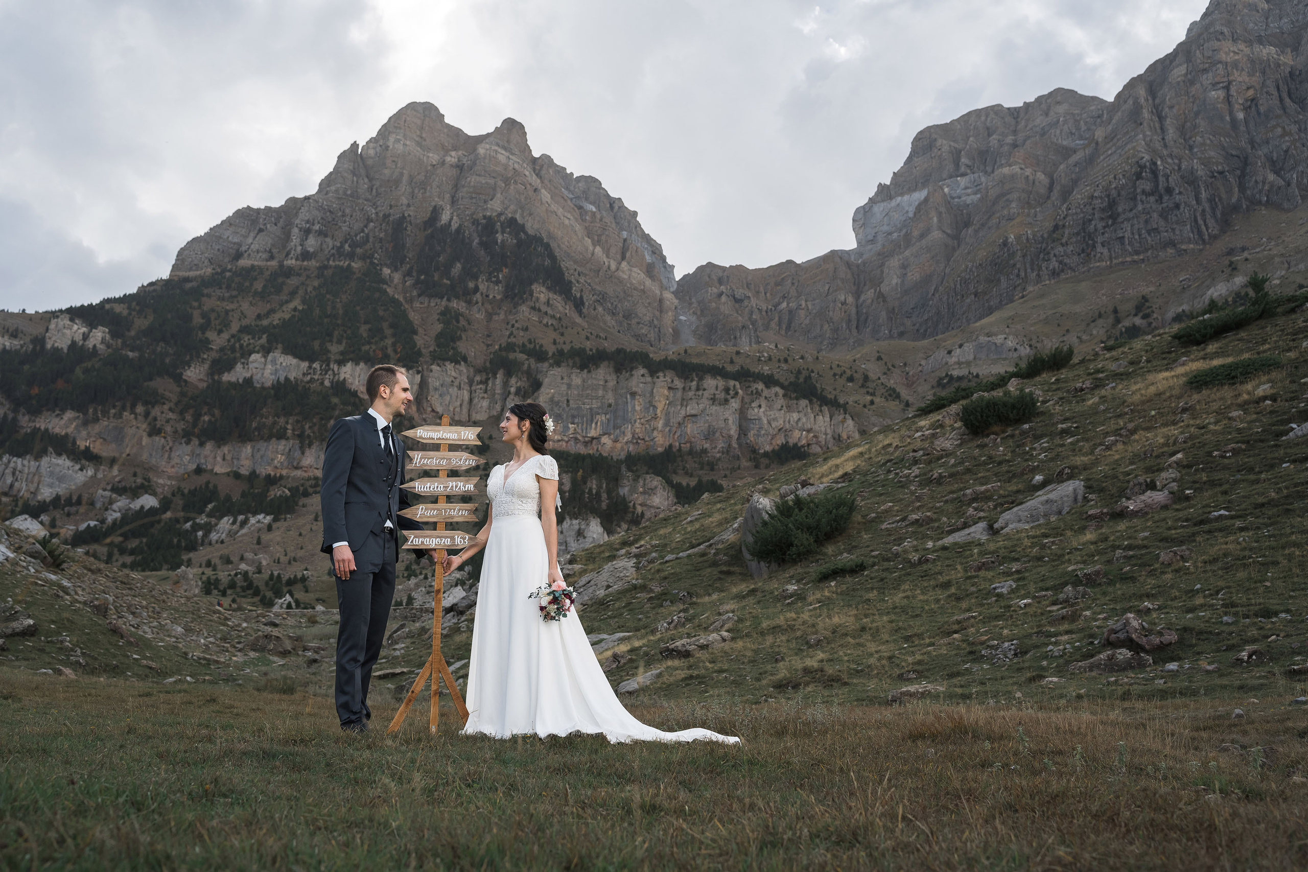 Postboda en Ibón de Piedrafita. PIXLOVE - Fotógrafos de bodas Huesca Pirineos Zaragoza