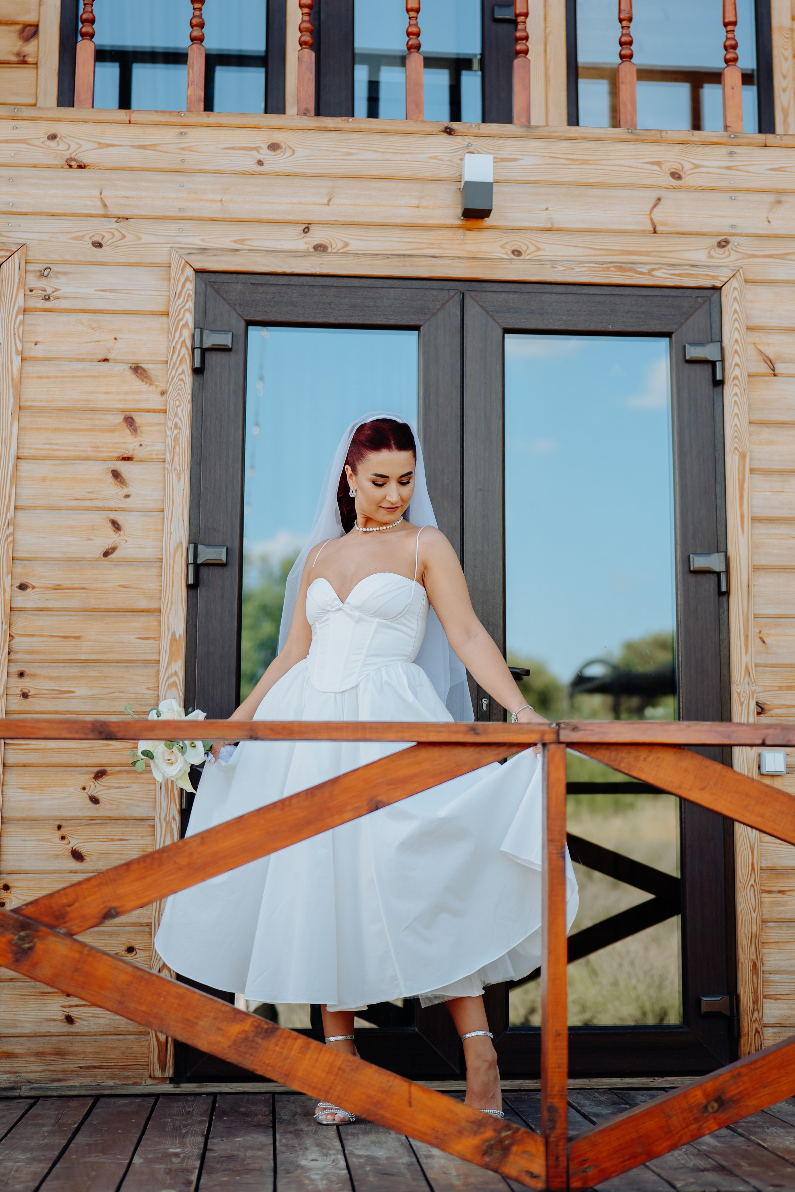 V & A. Crudueugen.com