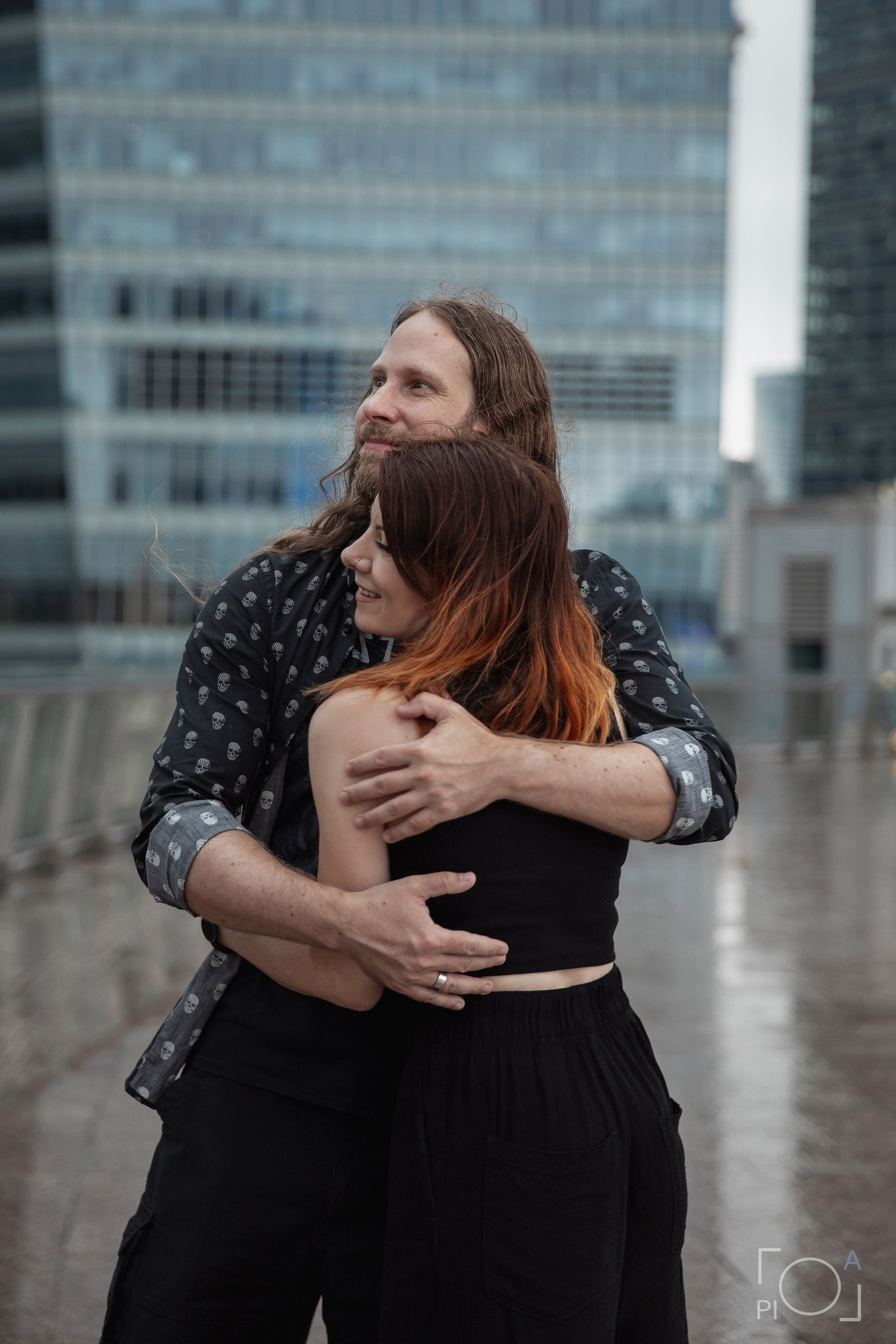 Любовь, объятия. Мужчина и женщина влюблены. Фотосессия в Шанхае