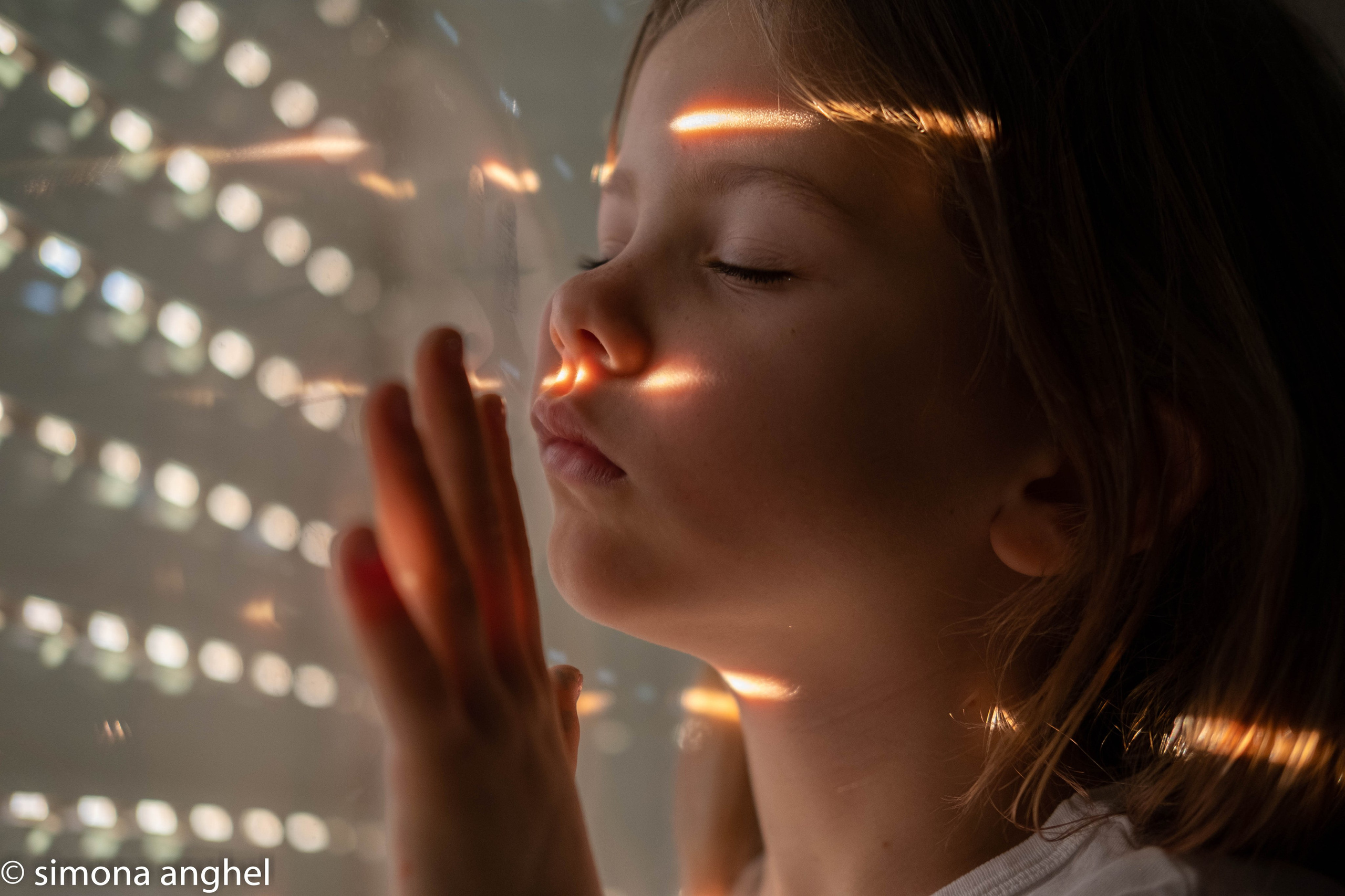 Ritratti di Bambini | Emozioni e Innocenza in Fotografia. Fotografa maternity, family e business a Pomezia e Roma – Simona Henkel