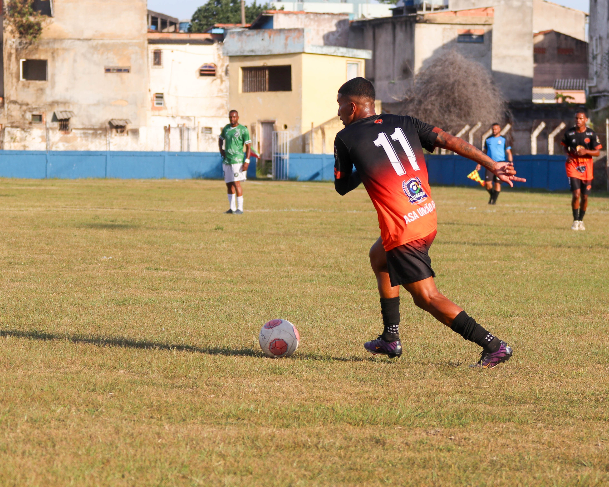 A equipe do Asa venceu o Franco por 2 x 0 em um grande confronto marcado por muita intensidade e qualidade dentro de campo. As duas equipes mostraram porque são fortes candidatas ao acesso para a Série A do Macaense. 👏🏆Foi um jogo digno de quartas de final, com raça, determinação e muita emoção para a torcida presente. 📸💥