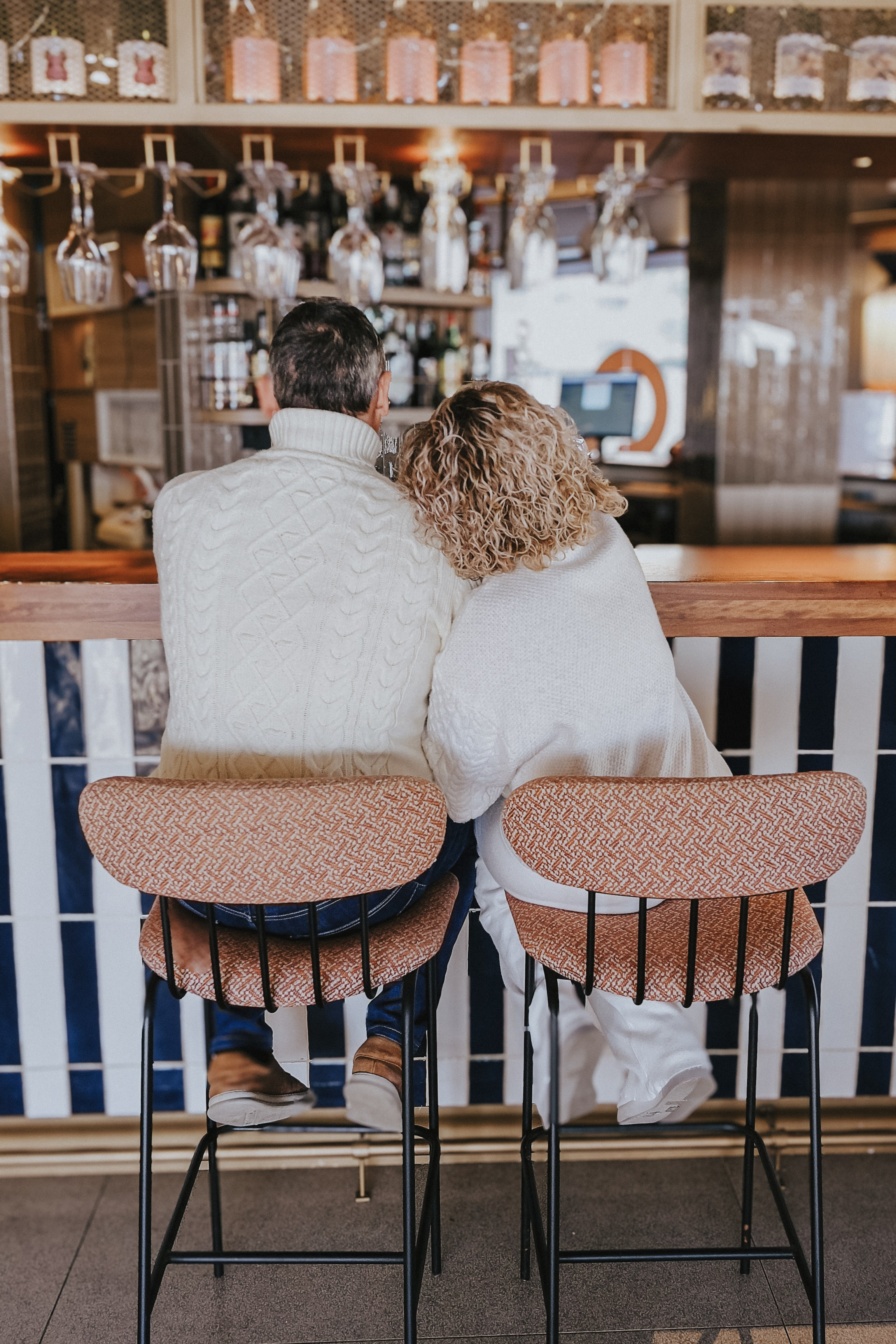 Sesión de pareja en la playa. Fotografía profesional en Calafell - Elena Medvedeva