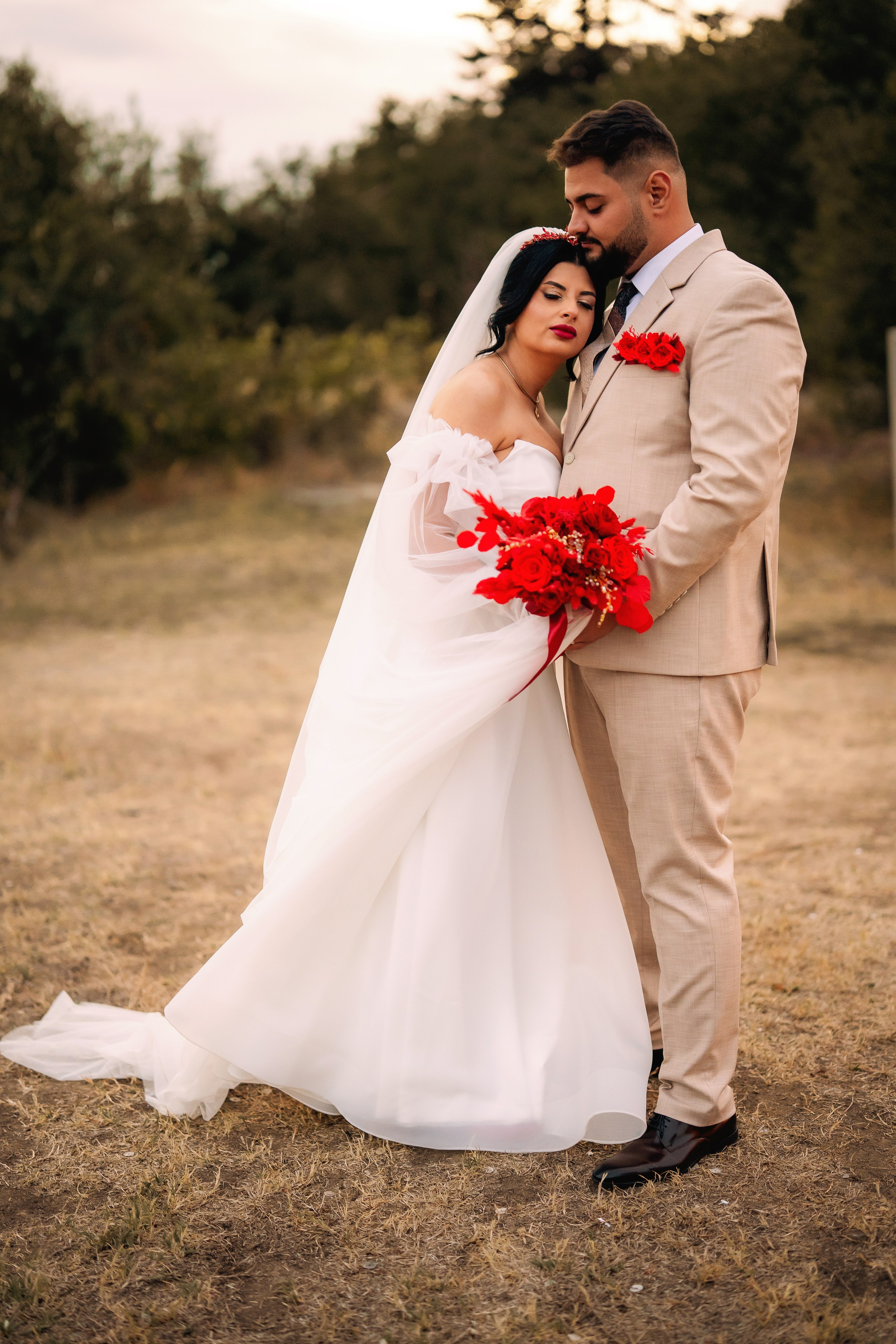 Camelia si Andrei - Traditional Love Story. Fotografi de nunta in Bucuresti, Iulia si Stefan Ovidiu