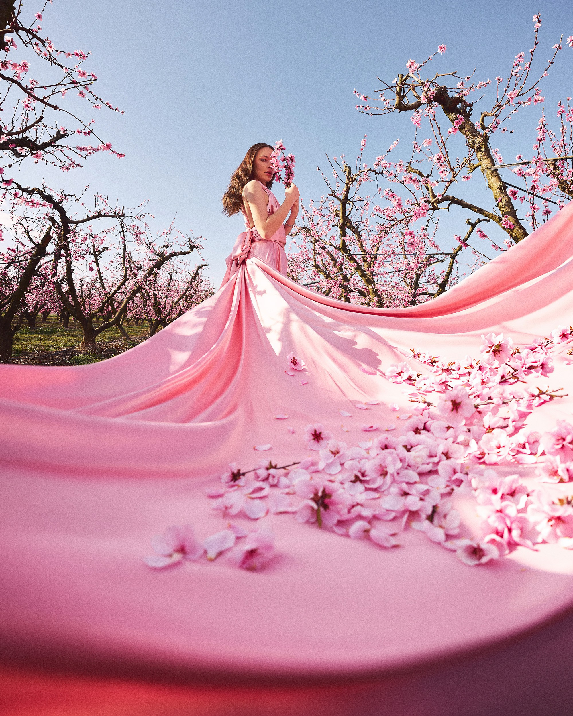 Fashion & Dresses for Photo Sessions | Barcelona Photographer Svyatoslav Usmyal. Barcelona Photographer | Studio & Outdoor Photo Sessions | Svyatoslav Usmyal