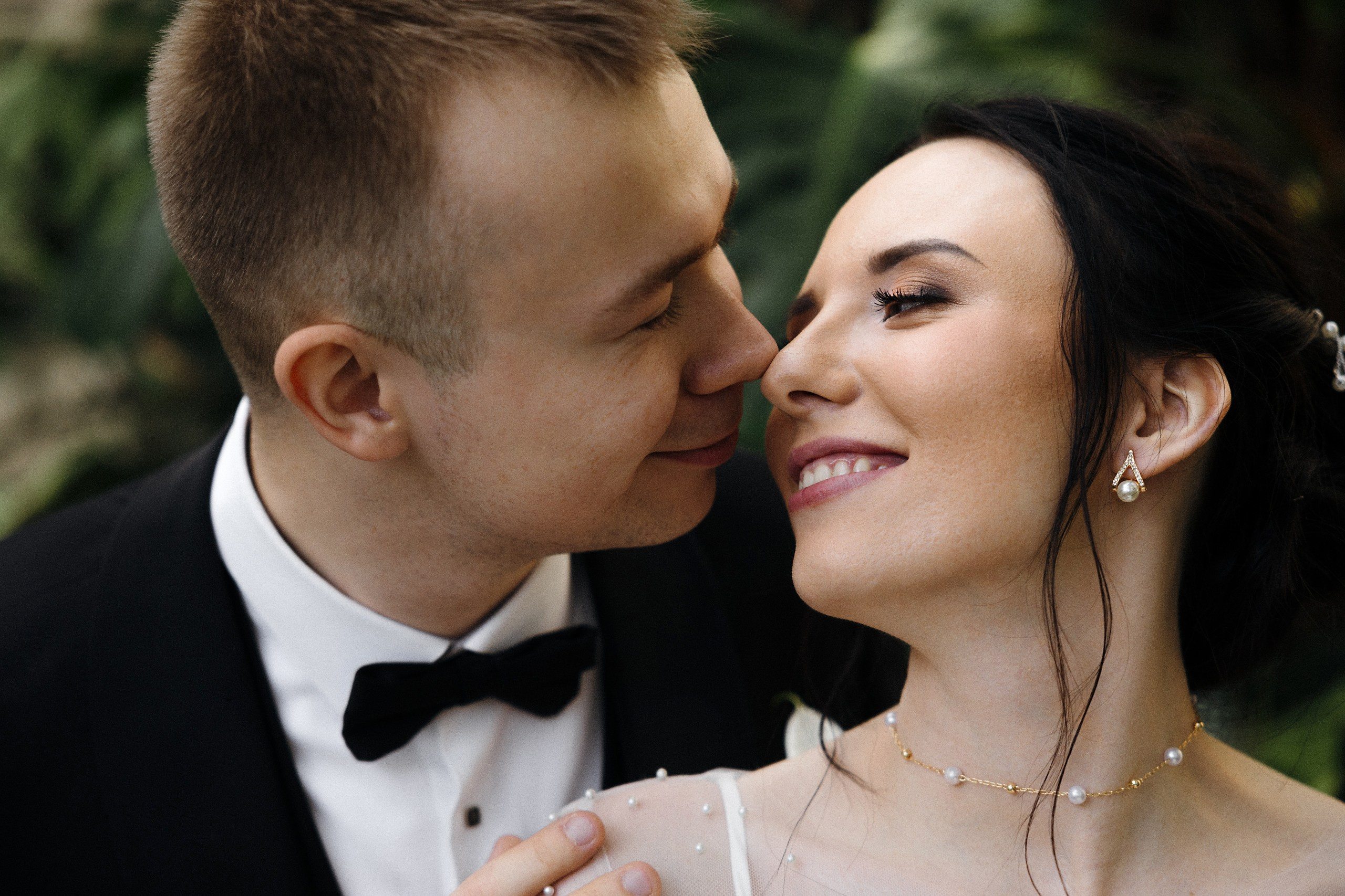 Яркая свадебная фотосессия в Доме Черноголовых, Рига, Латвия. Евгений Тимофеев | Свадебный и контент-фотограф и видеограф в Риге