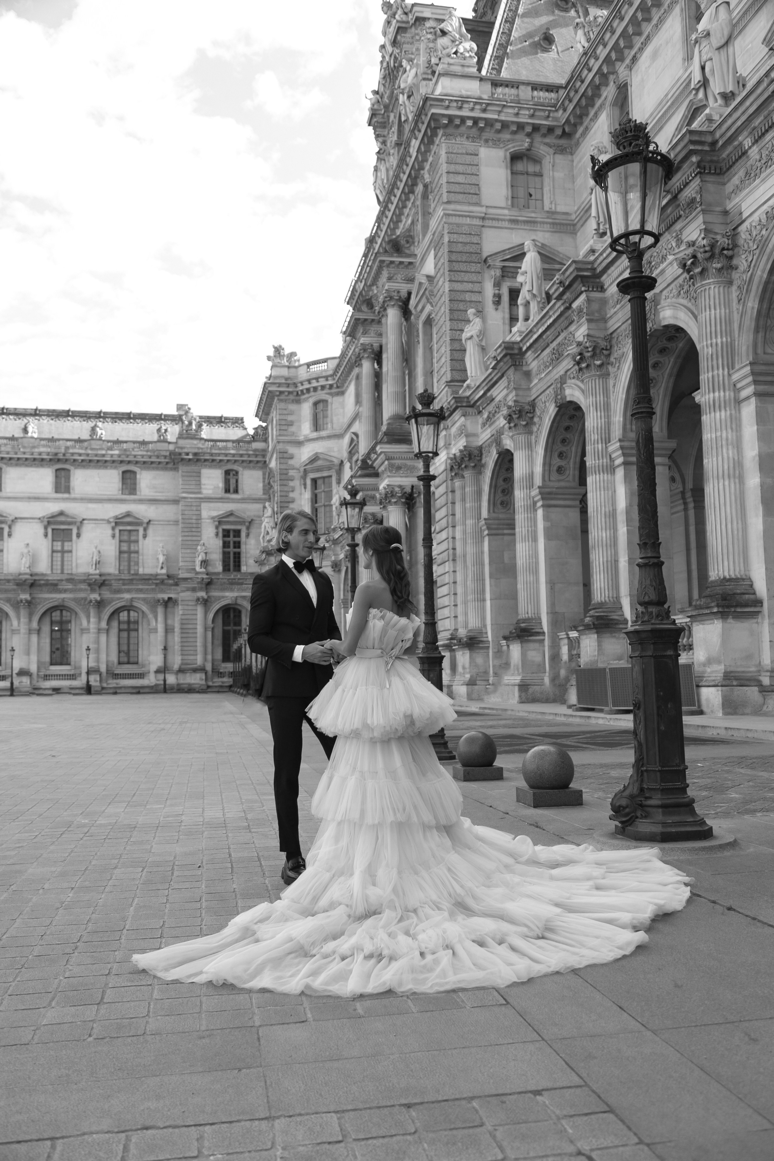 Musée du Louvre / Clémence & Pierrot. Wedding, event and family photographer in Paris, Emilian Olaru