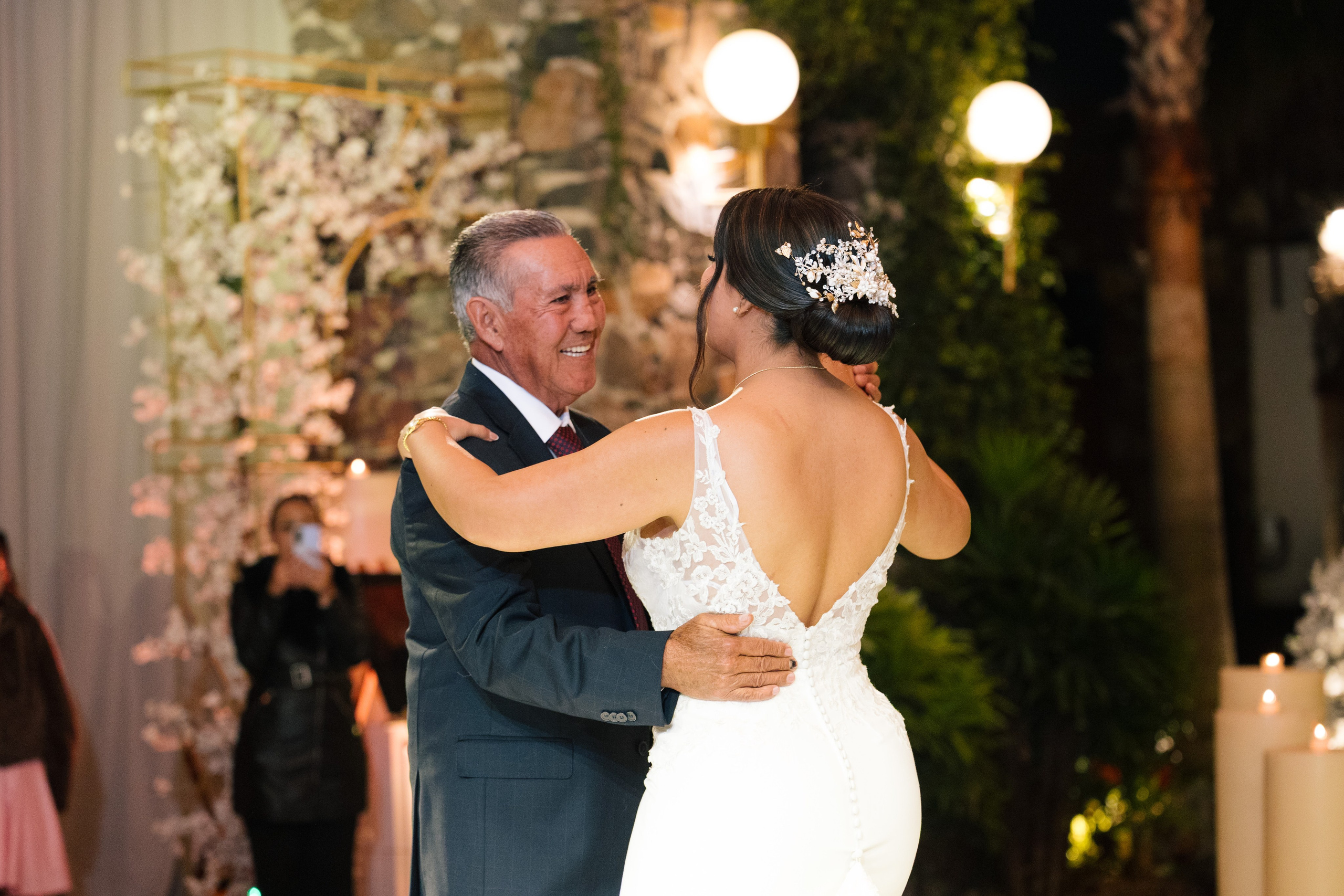 Alejandra y Salvador. Principal