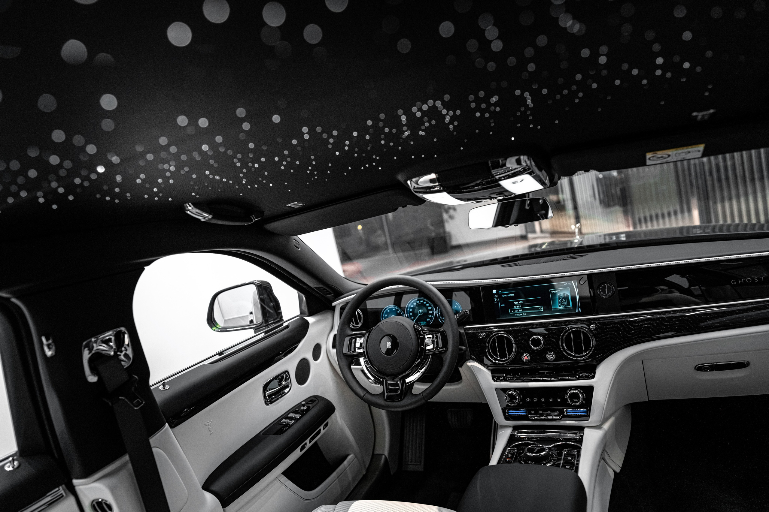 ROLLS-ROYCE. WORLDWIDE COMMERCIAL AUTOMOTIVE PHOTOGRAPHER