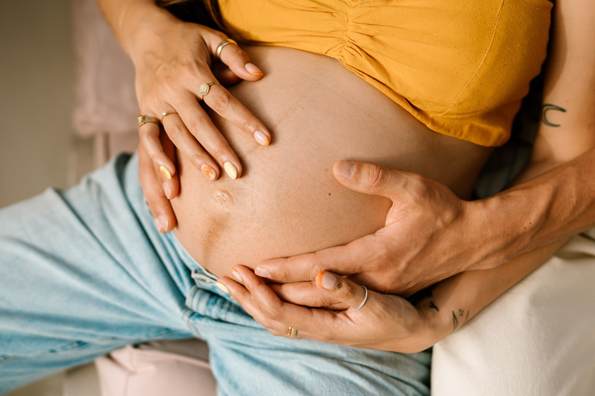 LARISSA & SJUUL MATERNITY. Female Photographer in Bali