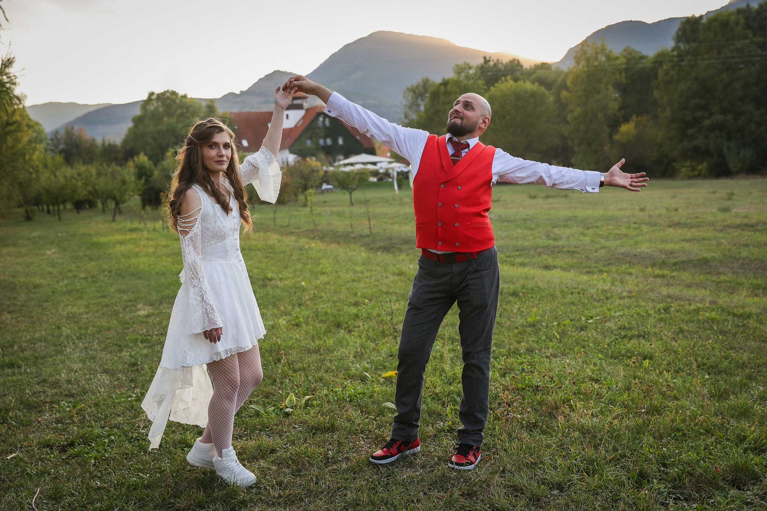 Orsi & Remus, eleganță în inima Transilvaniei. Rares Bucur is a professional wedding photographer based in Cluj-Napoca, Romania, specializing in wedding photography