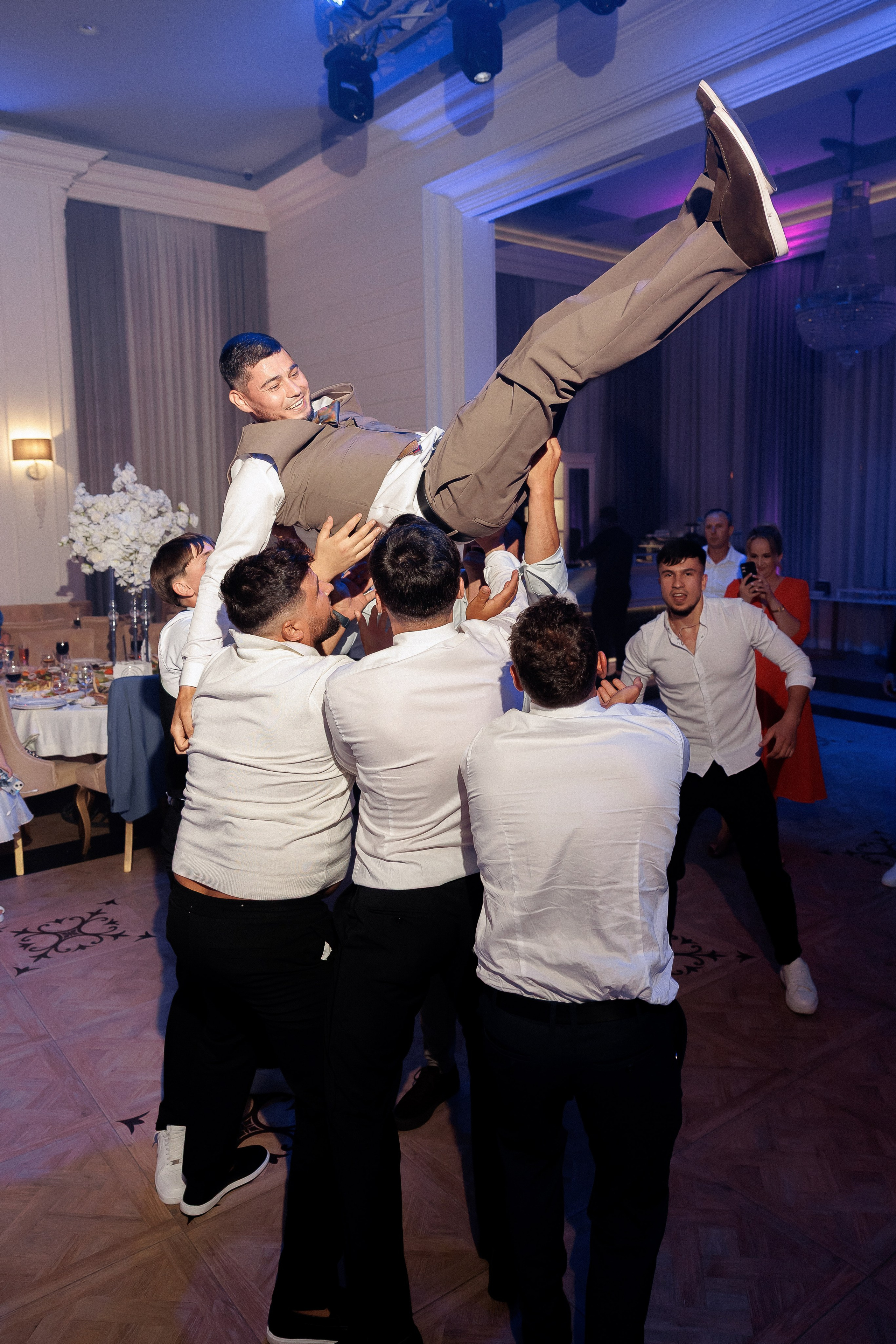 Eugen & Livia — Grand Elysee — Wedding Day. Servicii Foto și Video 067188353