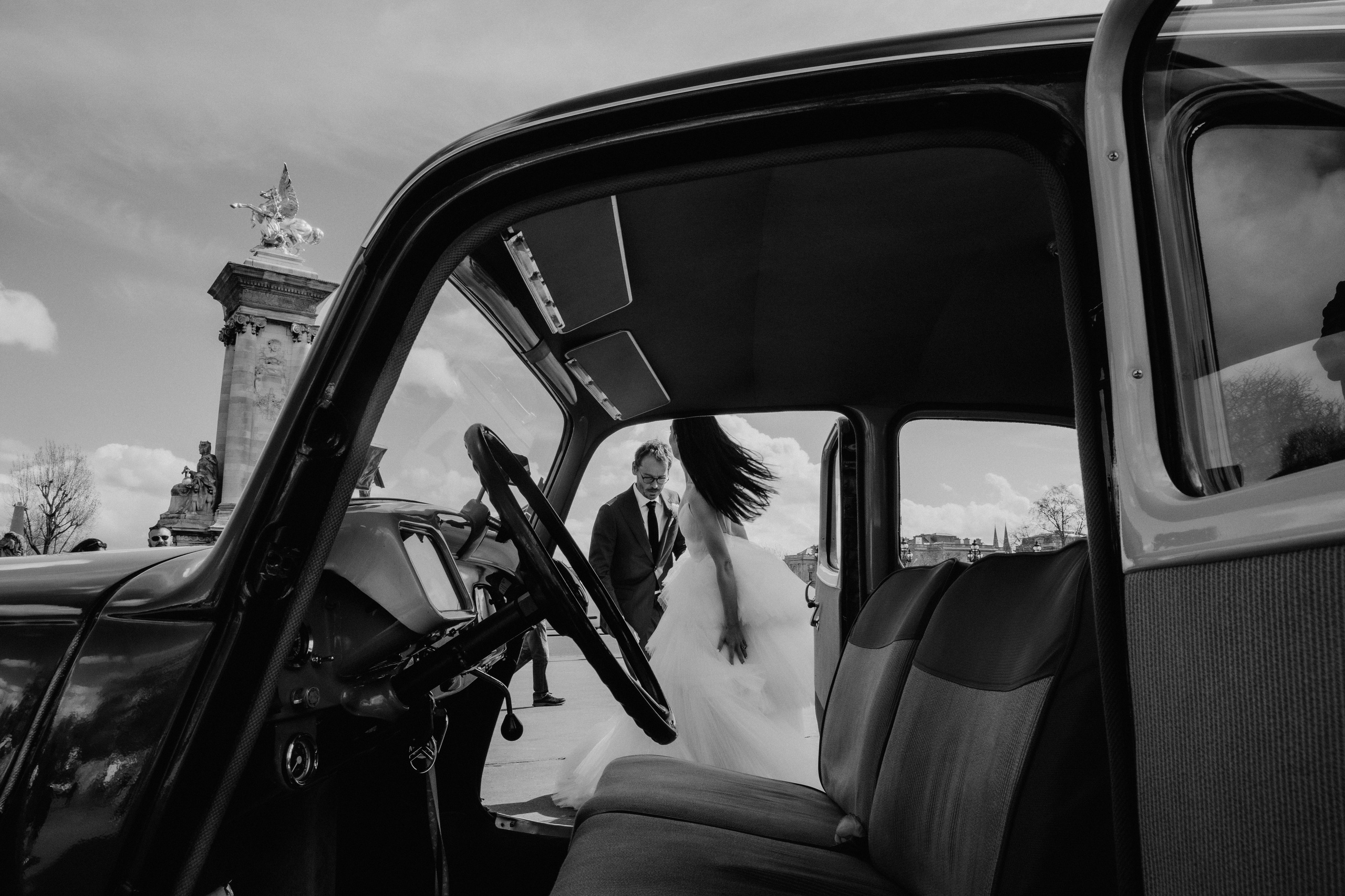 Suzi & Alex | Paris Wedding with a Vintage Car. Paris Wedding Photographer