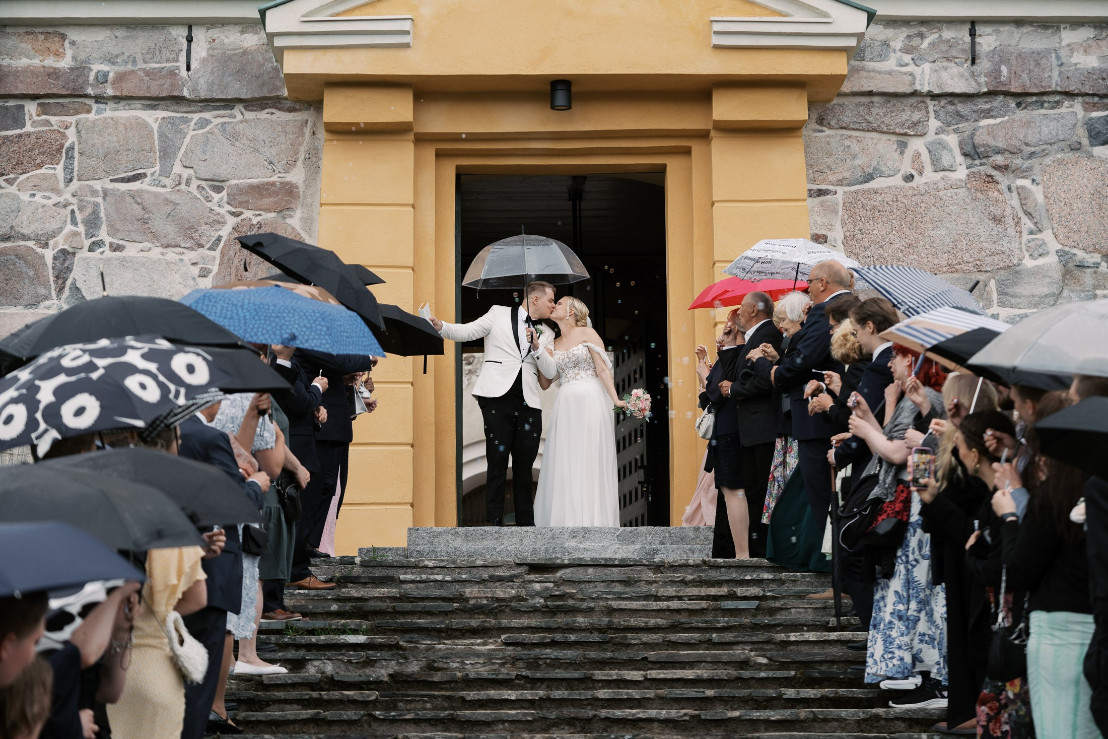 Jasmi_Eetu. StudioHappyMoment | Hääkuvaaja Helsinki, tunteikas ja dokumentaarinen kuvaus