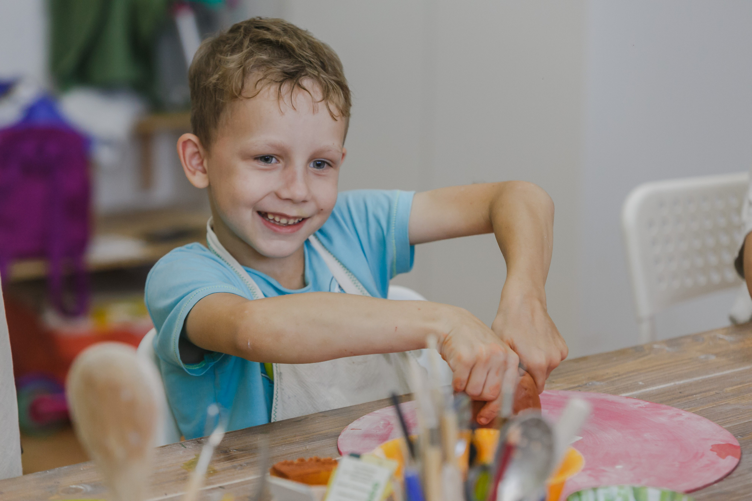 Campamento de verano infantil del taller de cerámica. Fotógrafo de retrato, familia y reportajes en Valencia | España | Europa Vitalii Lumier