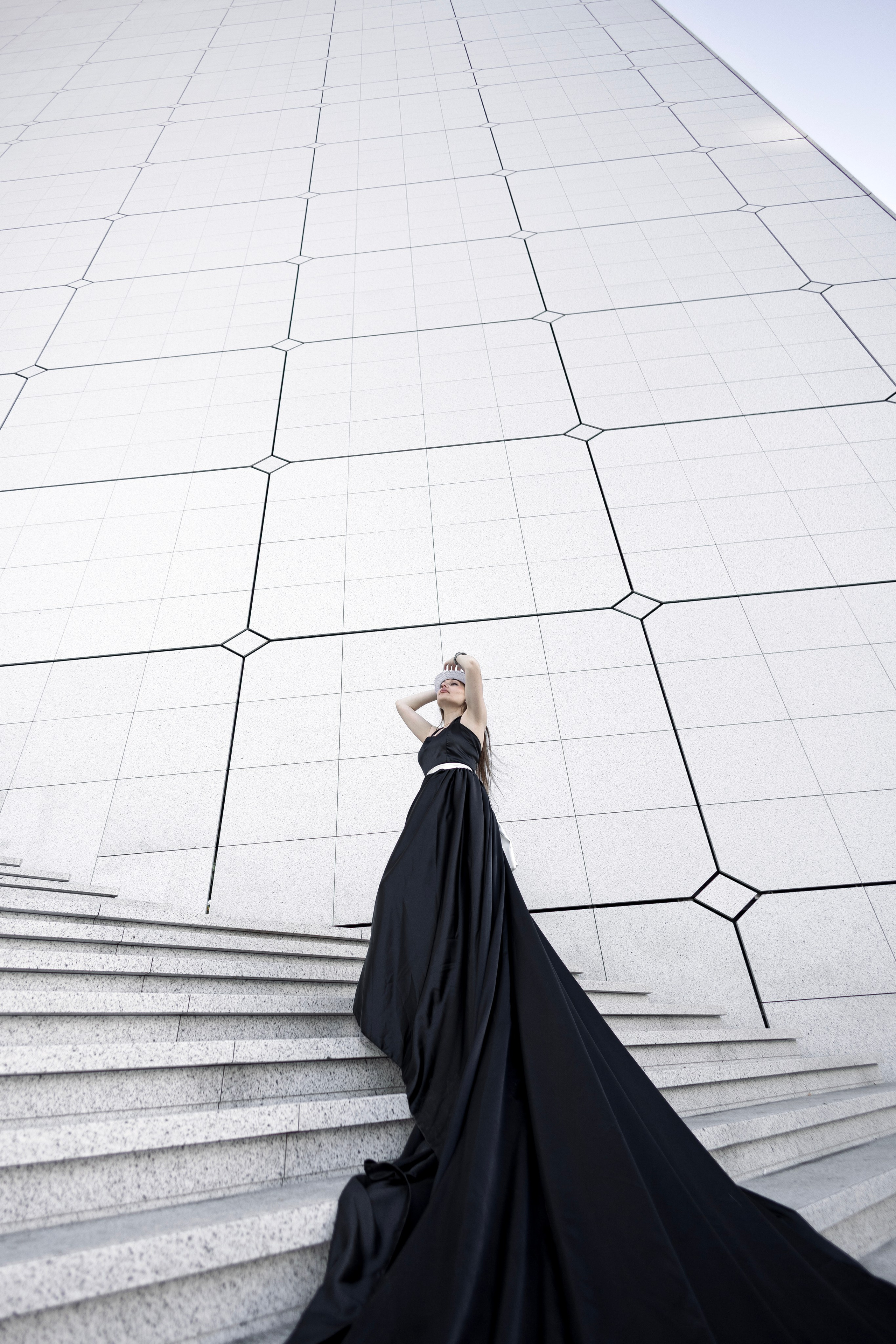 Shooting La Defence cu Lenuta. Wedding, event and family photographer in Paris, Emilian Olaru