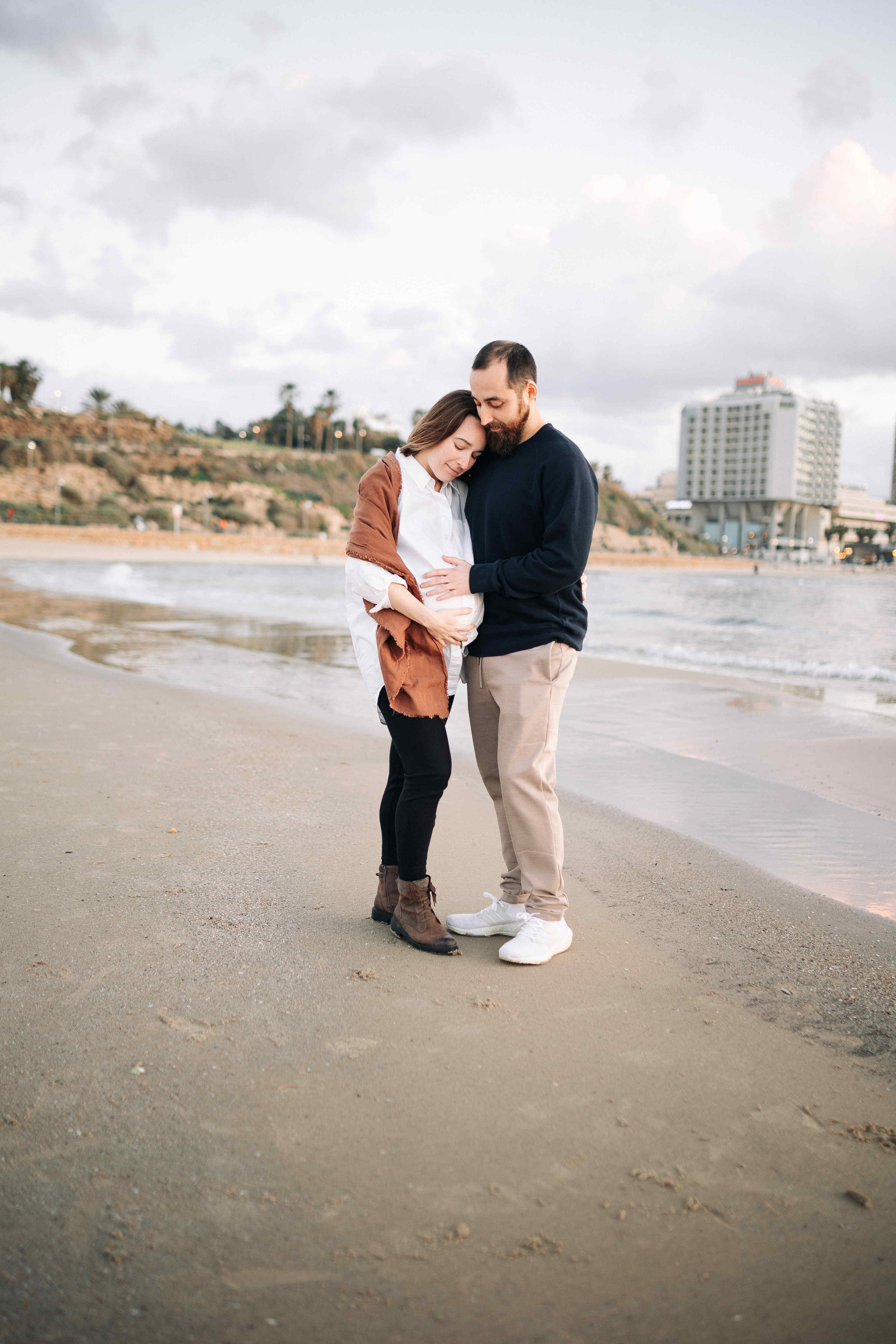 WINTER, PREGNANCY PHOTOSESSION (TEL AVIV). PHOTOGRAPHER IN ISRAEL