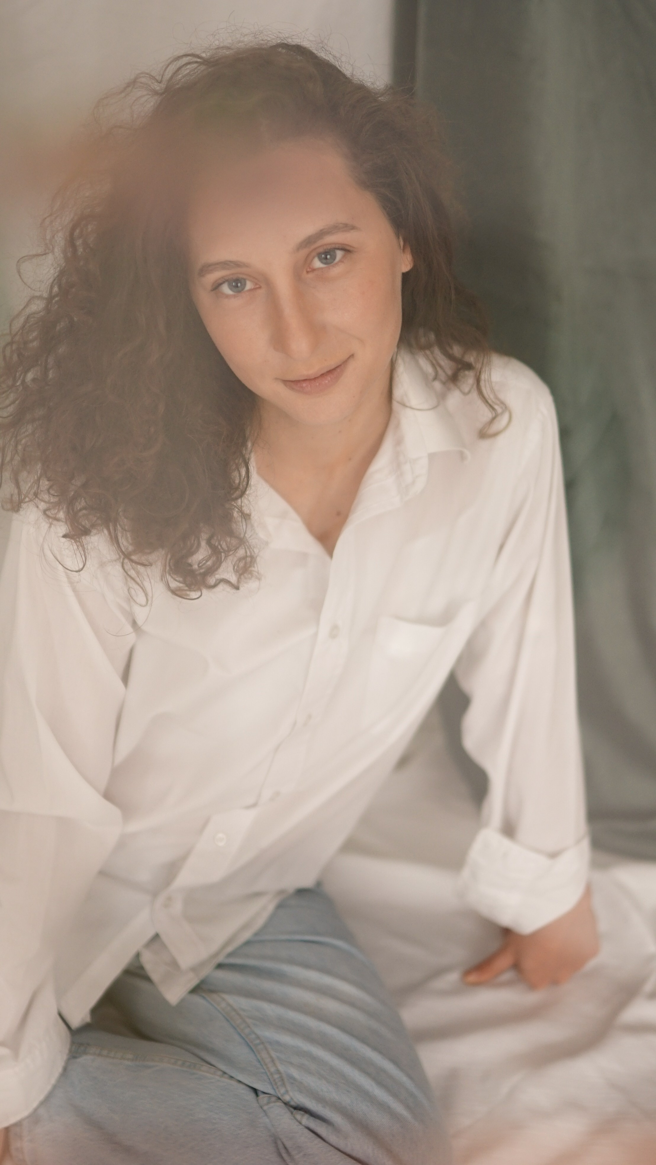 Fotografie de Portret Brașov | Artist Mădălina Beda. Madalina Beda- Artist vizual, fotograf, doula la nastere, consultant babywearing Brasov si in toata tara