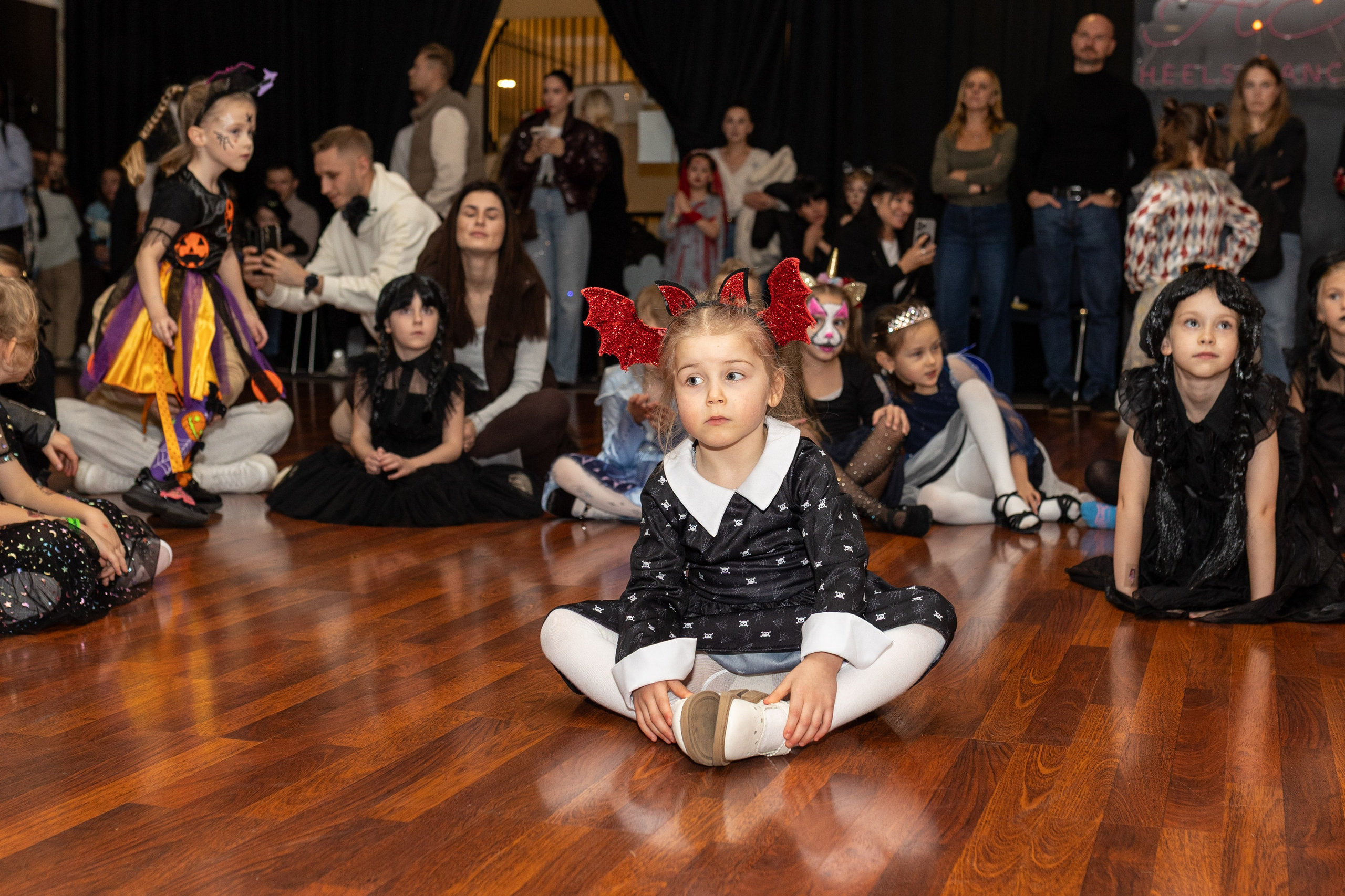 Leo dance studio Helloween 2025. Семейный и детский фотограф в Варшаве Мила Бобровская