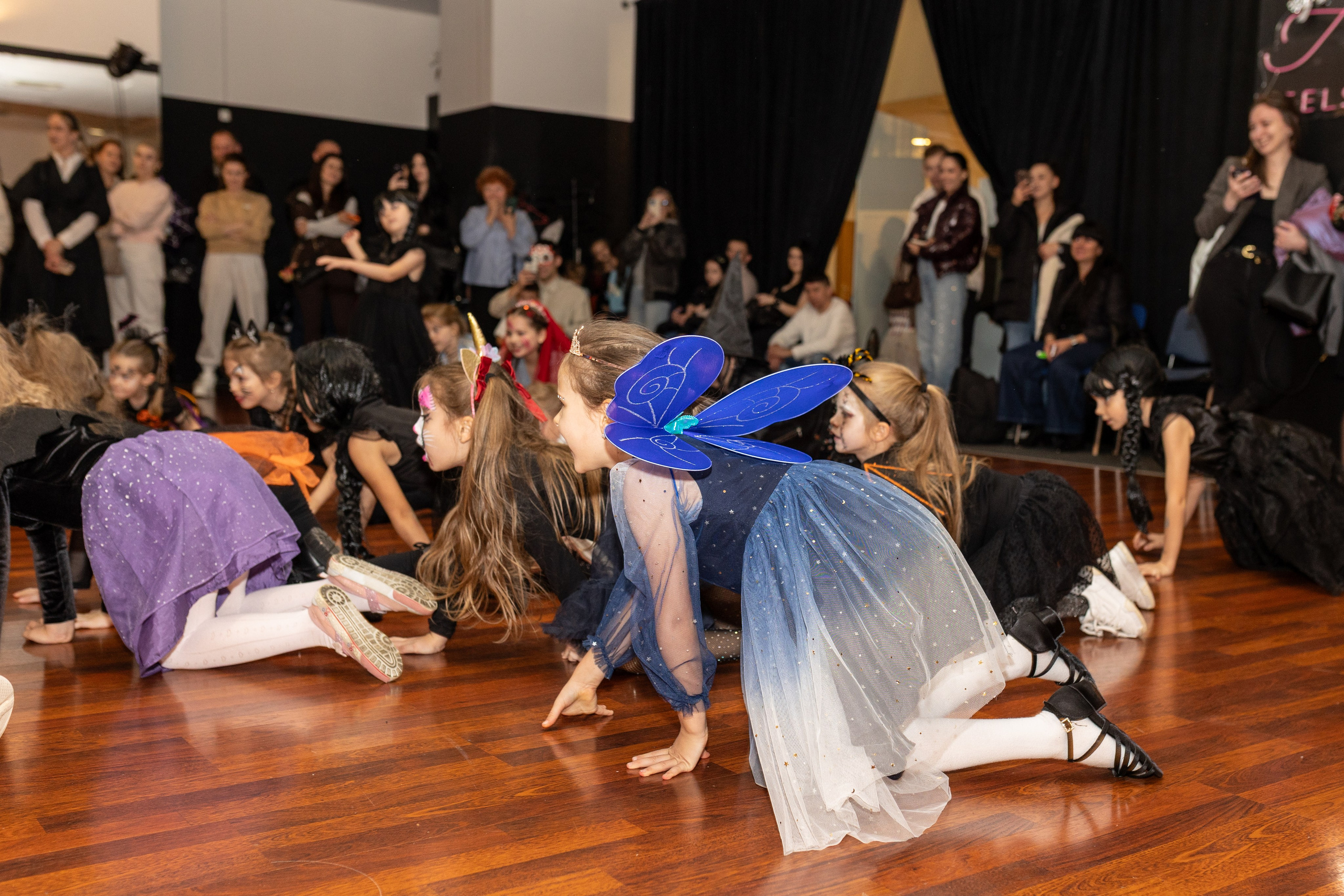 Leo dance studio Helloween 2025. Семейный и детский фотограф в Варшаве Мила Бобровская
