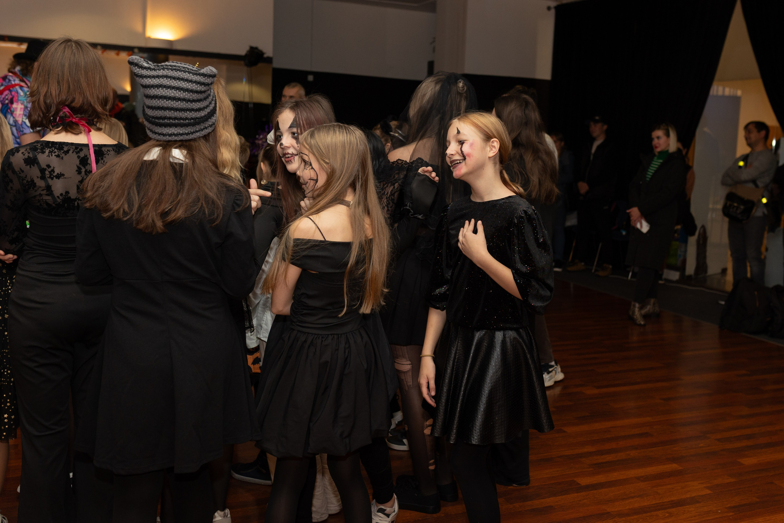 Leo dance studio Helloween 2025. Семейный и детский фотограф в Варшаве Мила Бобровская