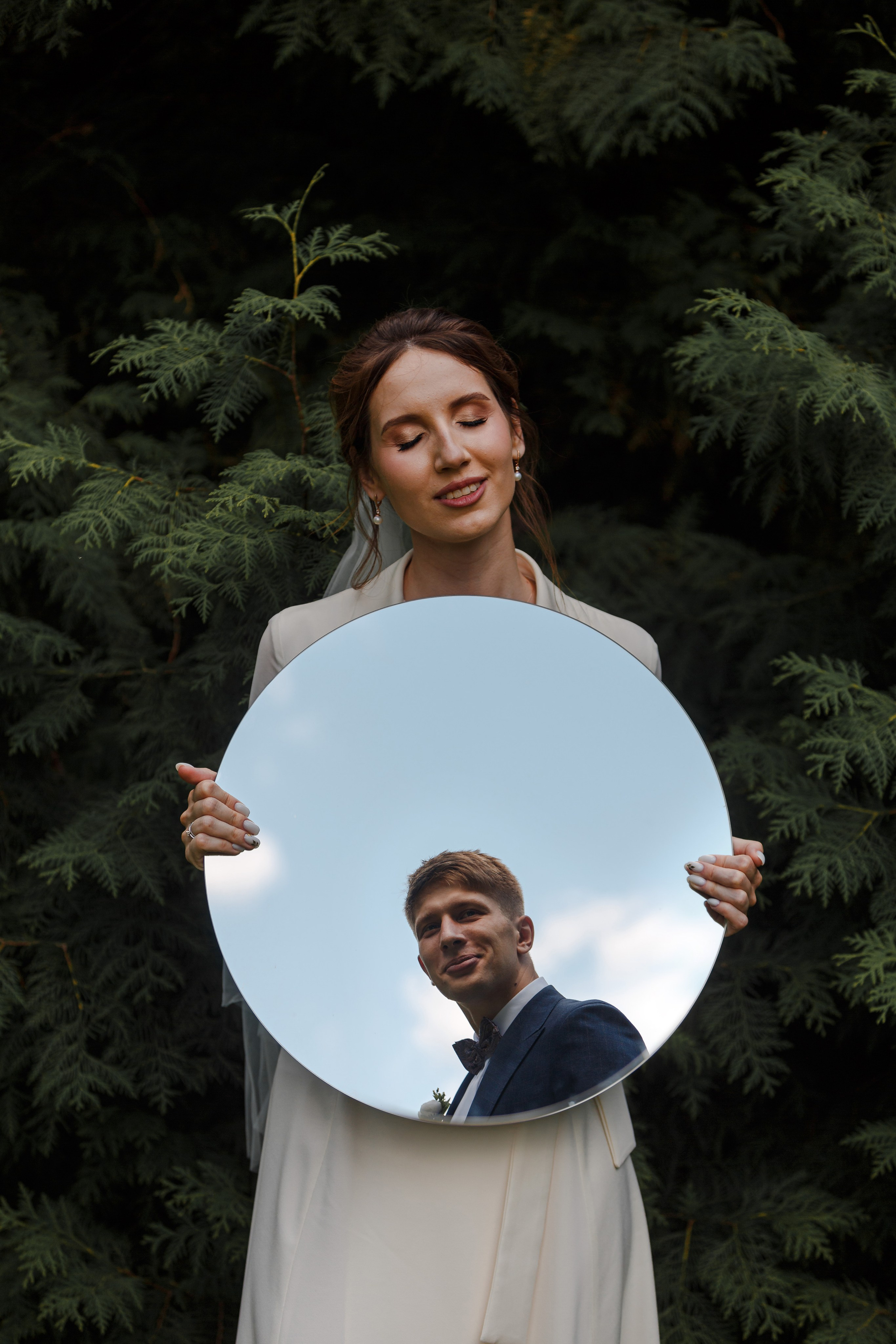 Novia y novio en la naturaleza. Fotógrafo de retrato, familia y reportajes en Valencia | España | Europa Vitalii Lumier