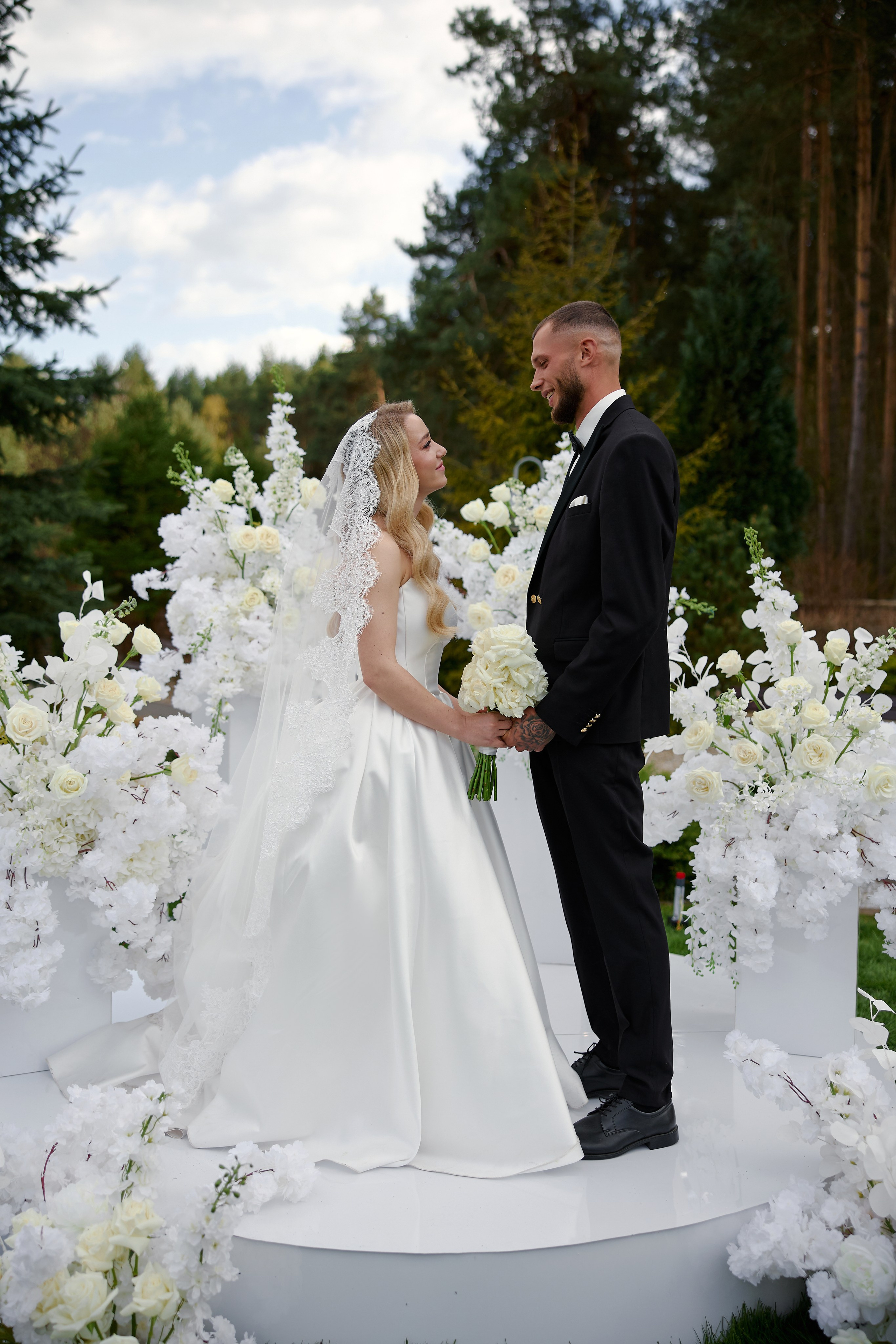 Natalia & Roman. Dworek przy lesie. Fotograf ślubny i rodzinny w Krakowie Yana Klymova