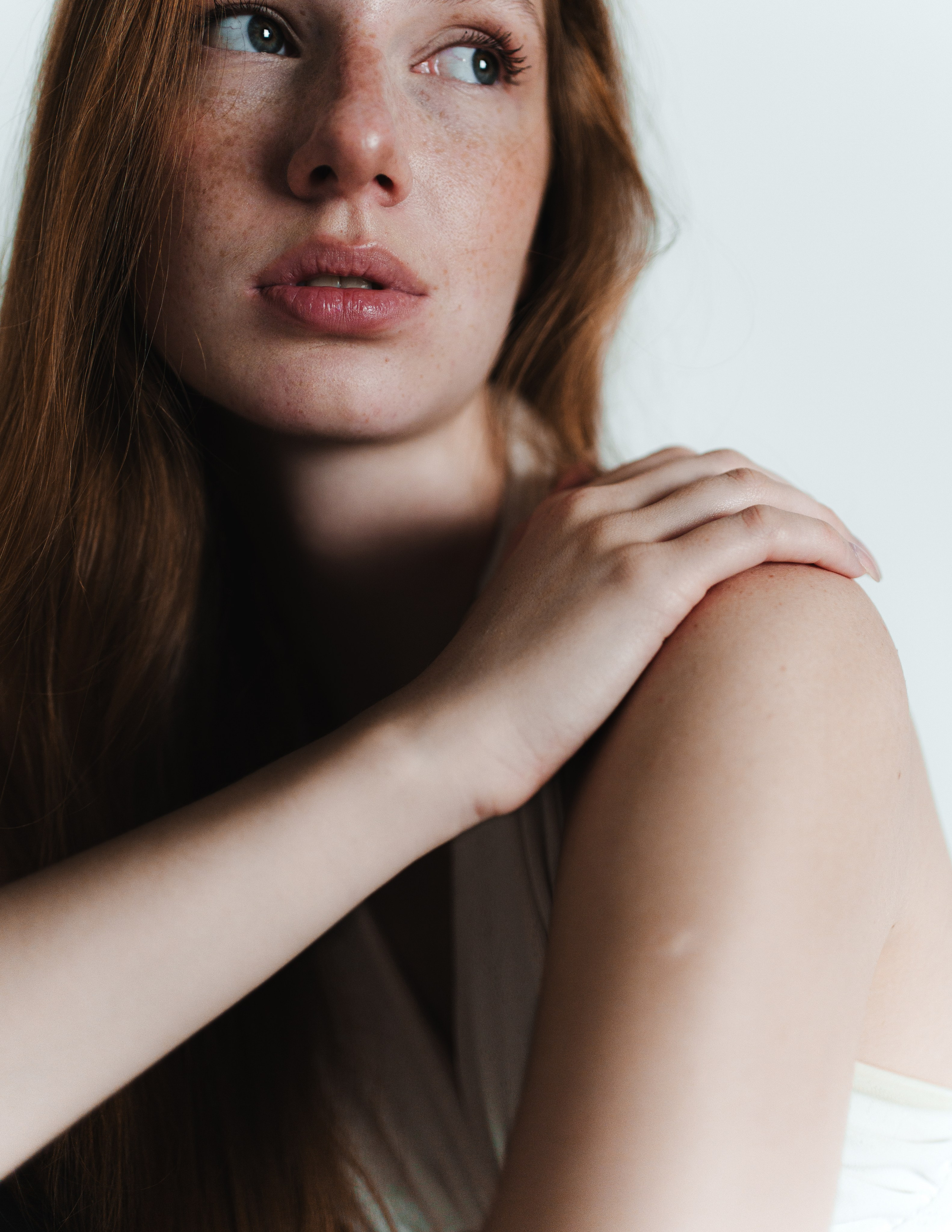 #E45 Nocturne portrait. Alisha Geva | Contemporary fashion women’s portrait Dubai