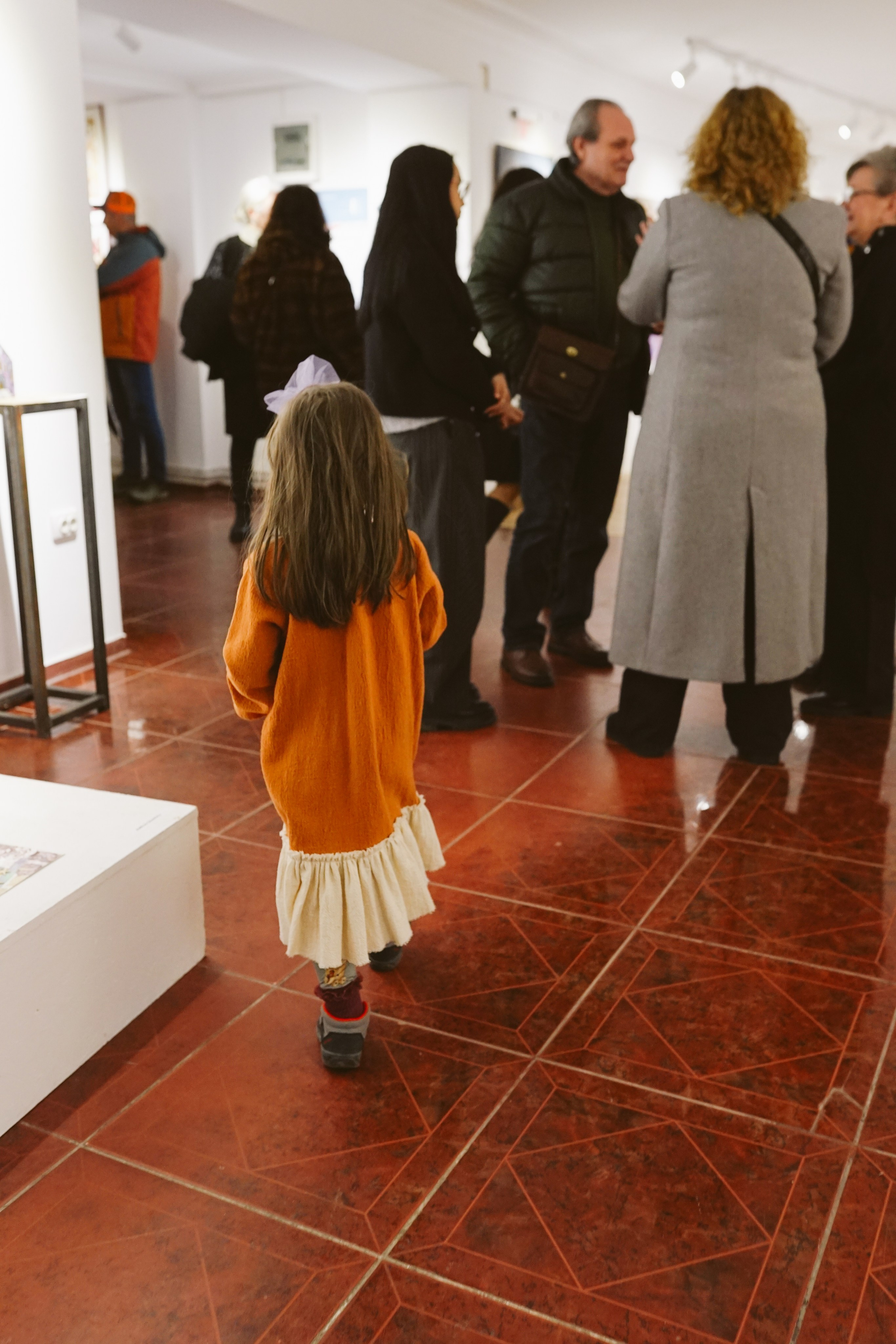 Tu nu știi Viata? Expoziție Univers Ludic | Mădălina Beda. Madalina Beda- Artist vizual, fotograf, doula la nastere, consultant babywearing Brasov si in toata tara