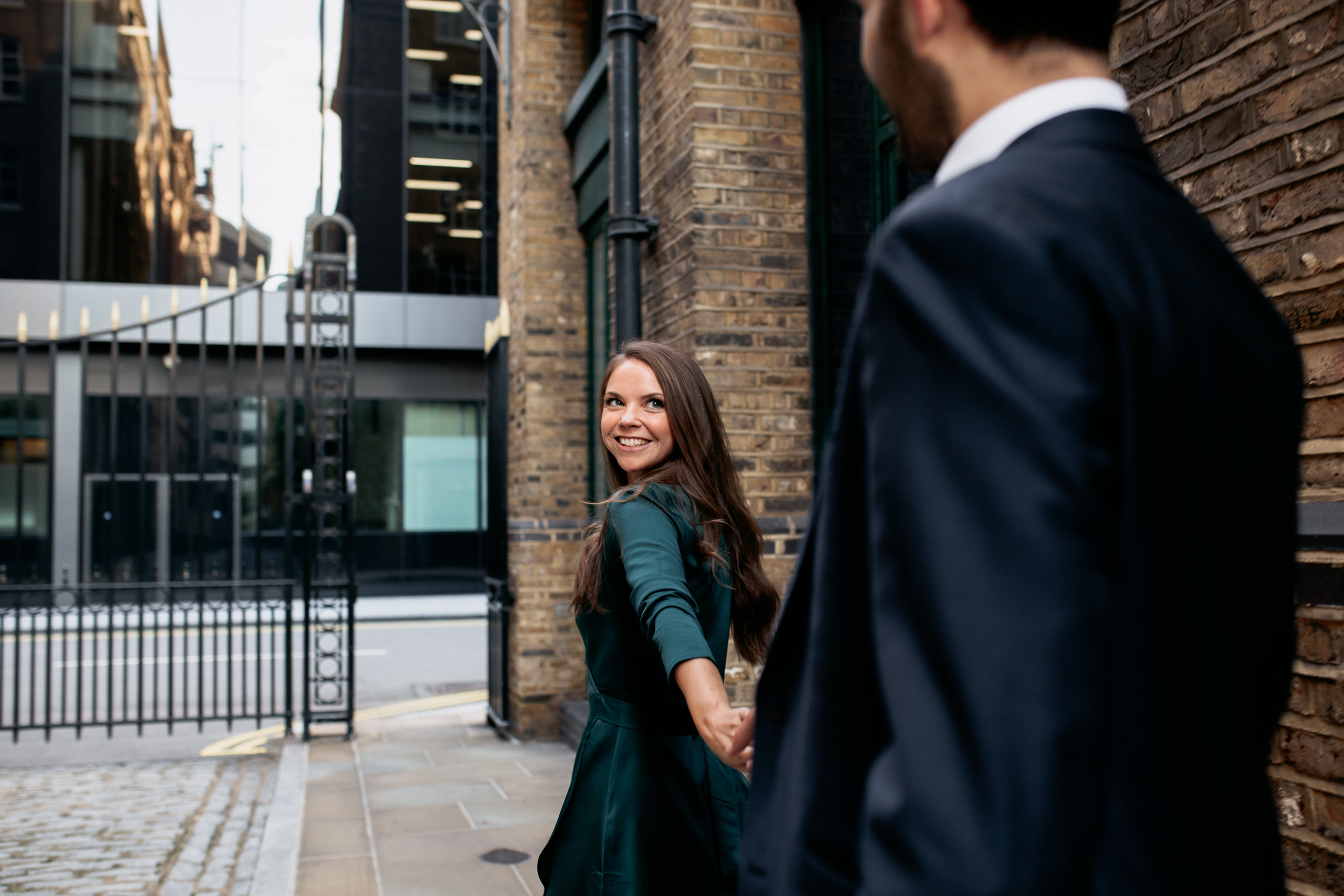 Sunset Engagement Photoshoot at Tower Bridge. LondonPhotoStory — Vacation Photographer in London