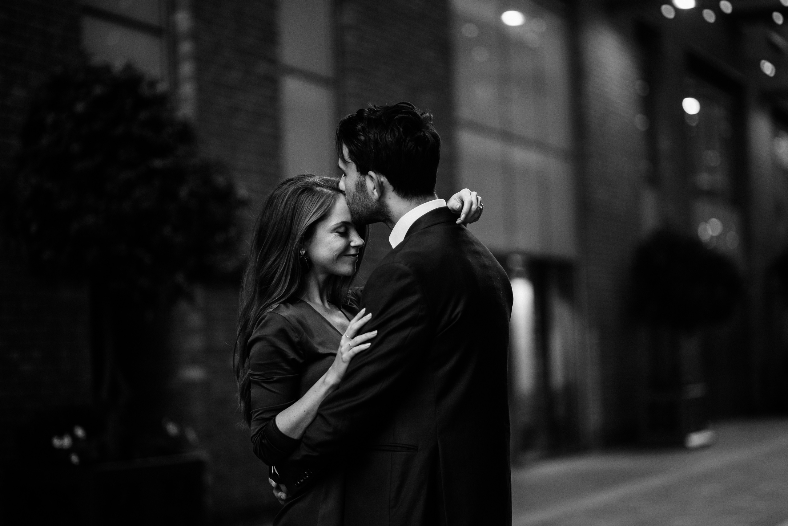 Sunset Engagement Photoshoot at Tower Bridge. LondonPhotoStory — Vacation Photographer in London