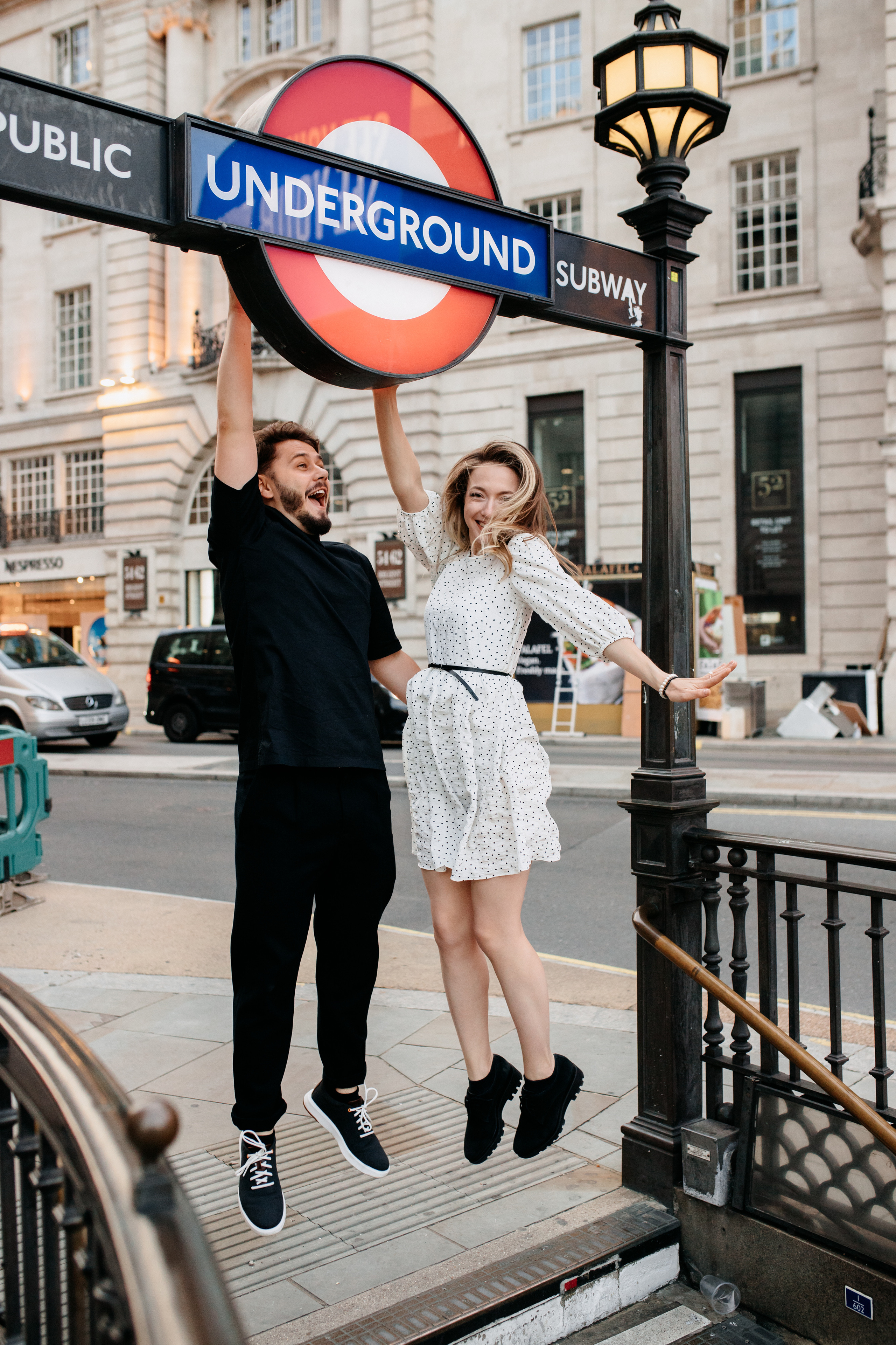 Love Story photoshoot at Picadilly — London. LondonPhotoStory — Vacation Photographer in London