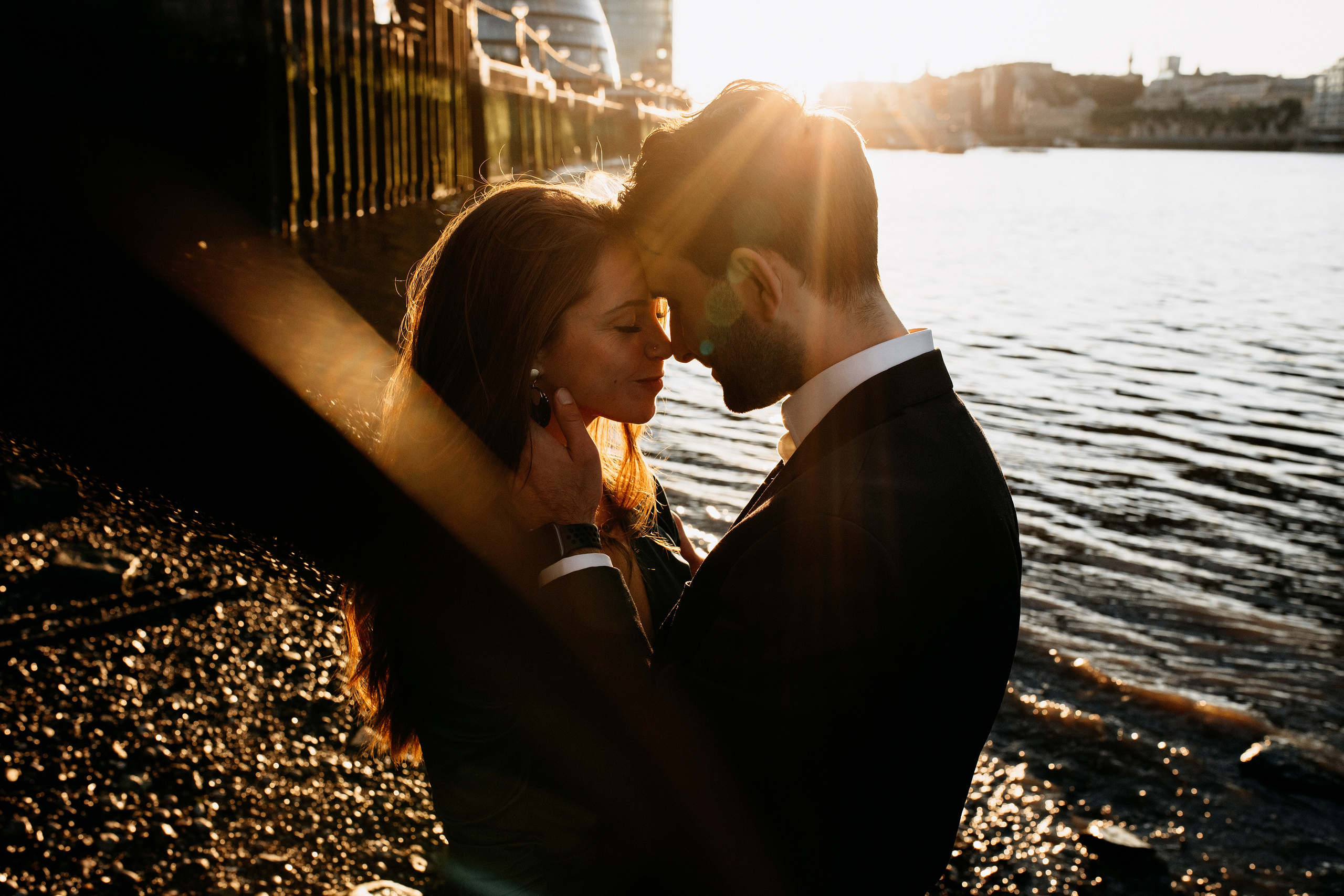 Sunset Engagement Photoshoot at Tower Bridge. LondonPhotoStory — Vacation Photographer in London