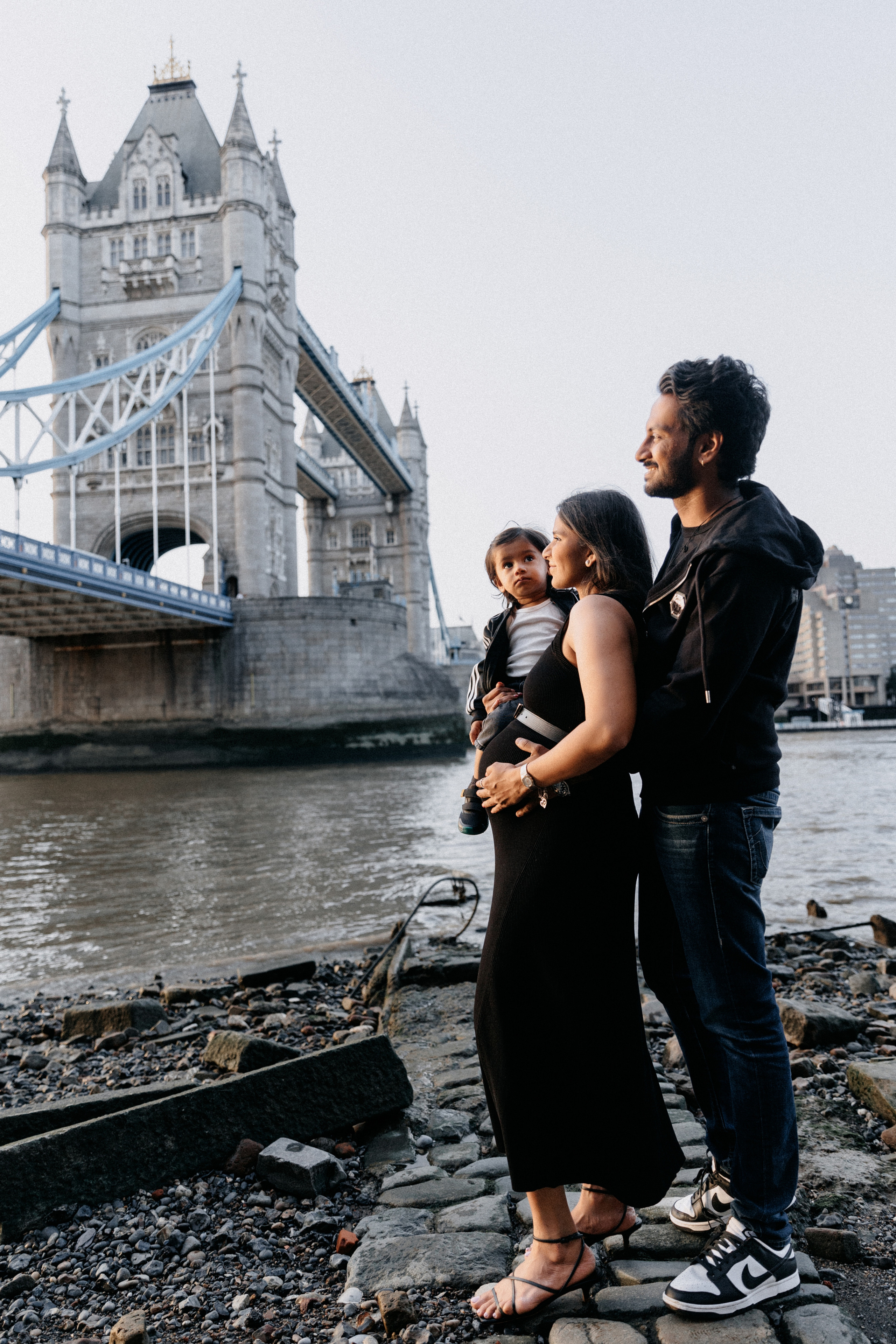 Family Photoshoot at Tower Bridge. LondonPhotoStory — Vacation Photographer in London