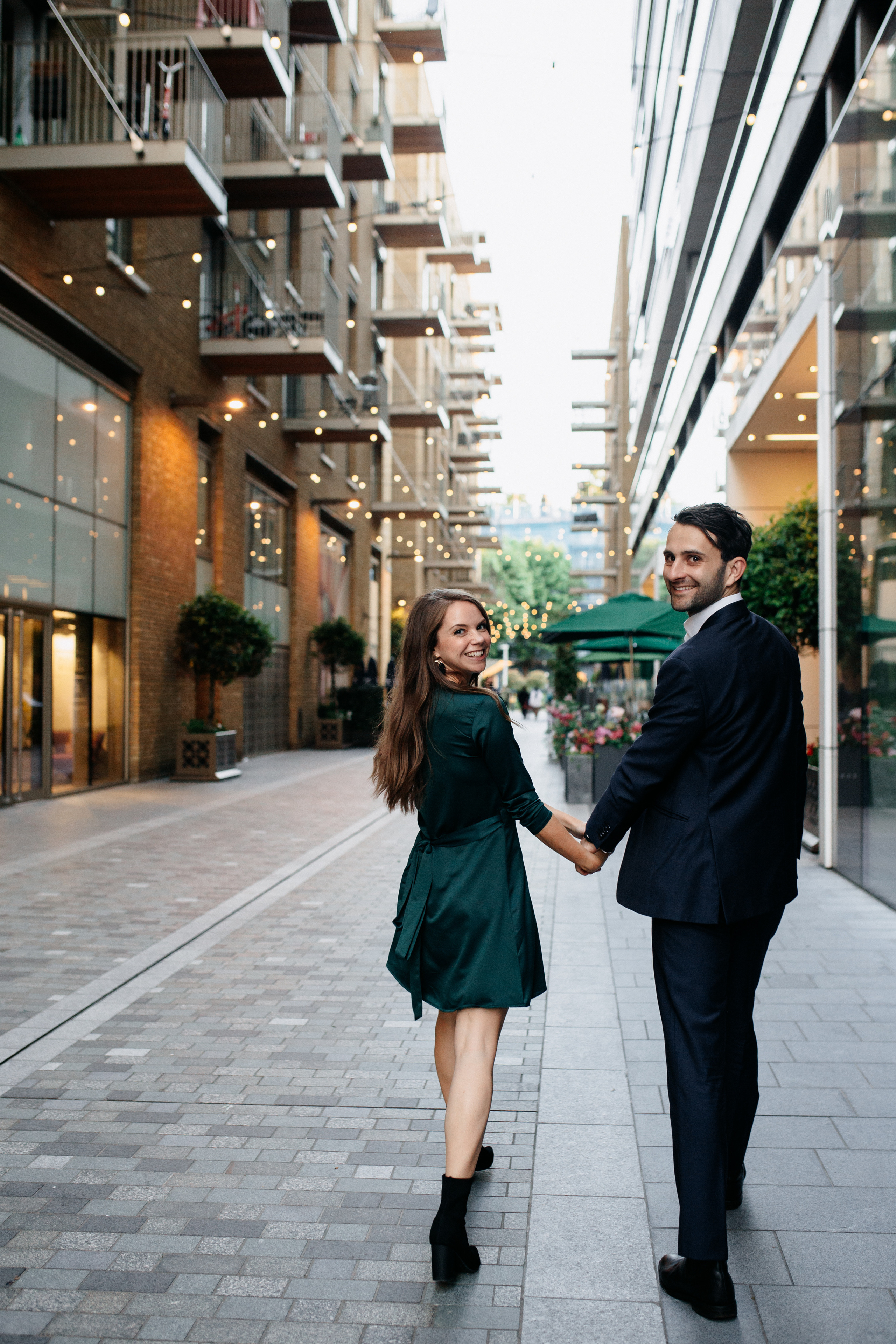 Sunset Engagement Photoshoot at Tower Bridge. LondonPhotoStory — Vacation Photographer in London