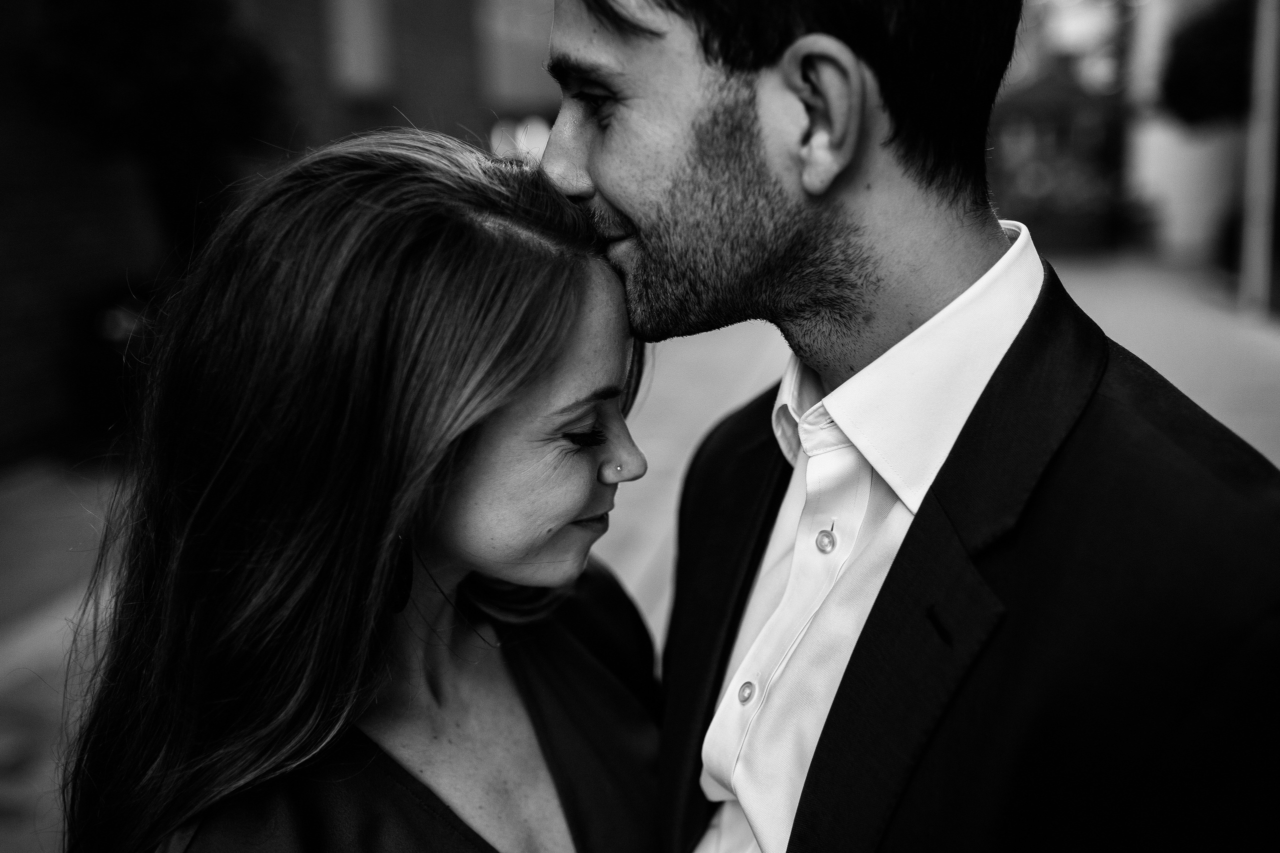 Sunset Engagement Photoshoot at Tower Bridge. LondonPhotoStory — Vacation Photographer in London